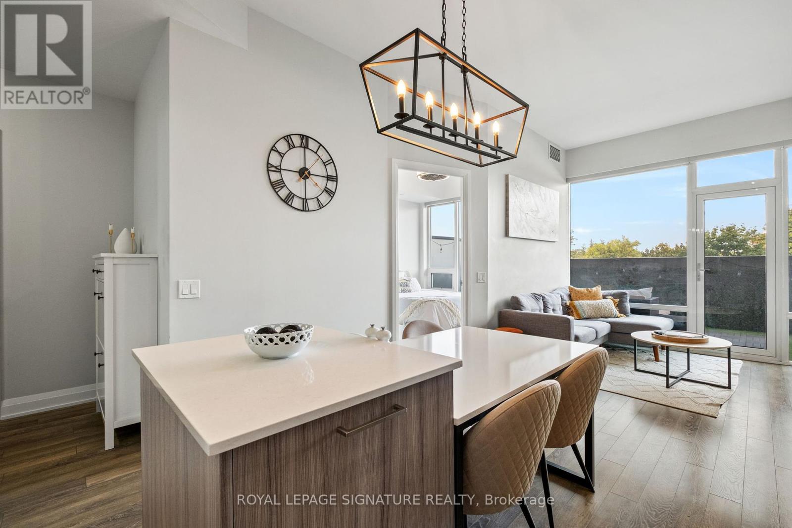 Photo 6 of 316 4800 Highway 7, Vaughan ON
