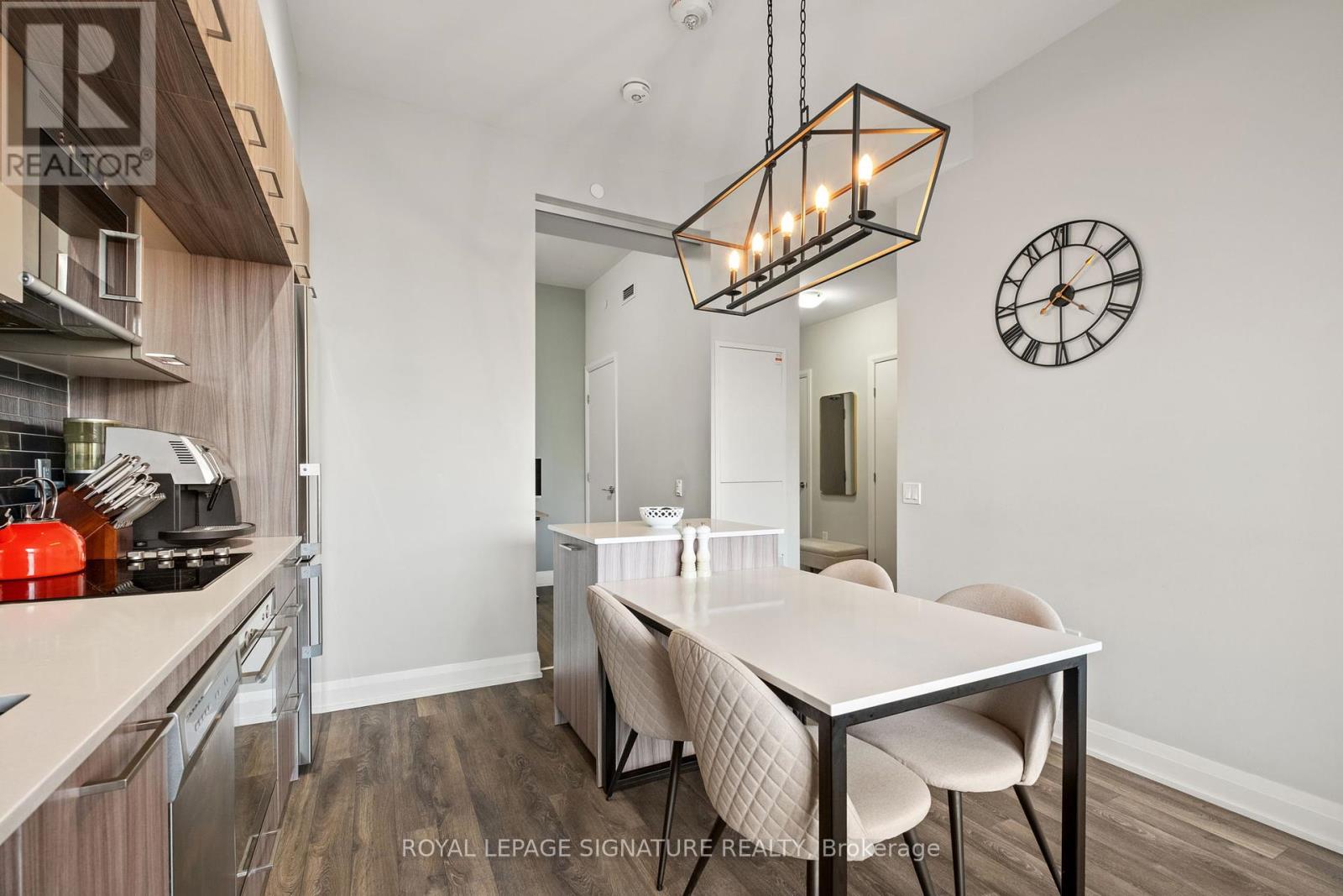 Photo 7 of 316 4800 Highway 7, Vaughan ON