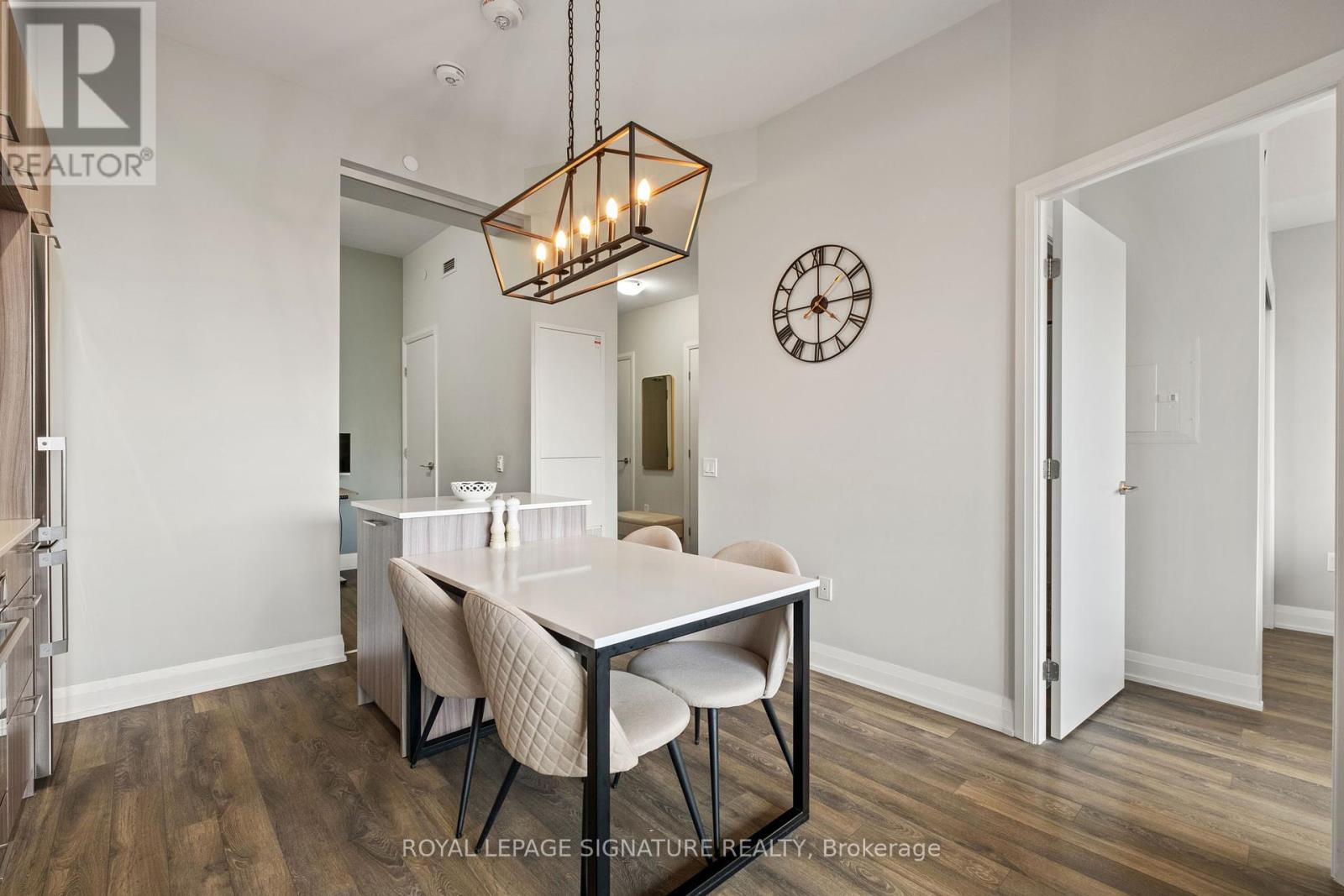 Photo 8 of 316 4800 Highway 7, Vaughan ON