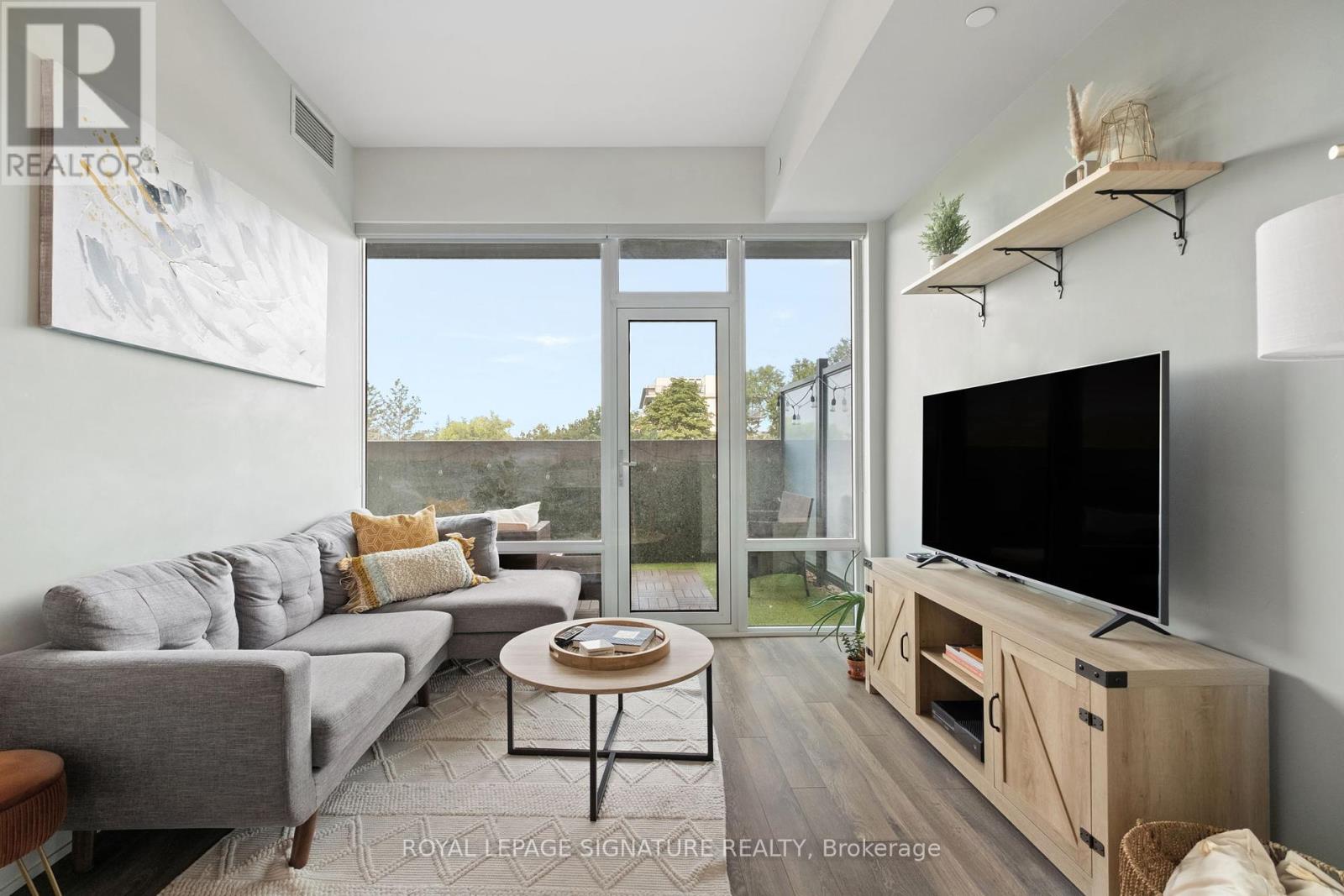 Photo 9 of 316 4800 Highway 7, Vaughan ON