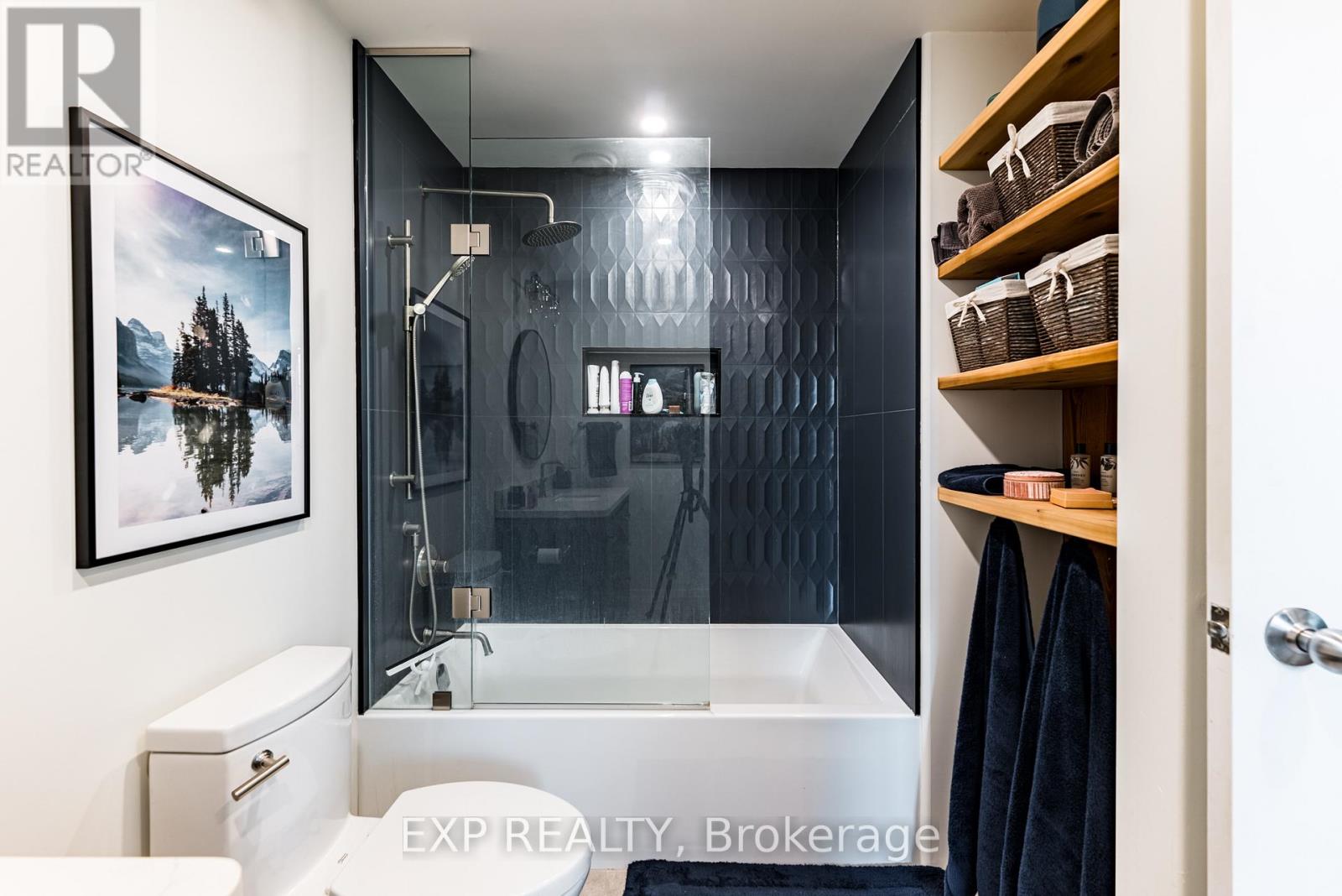 Photo 27 of 111 543 Timothy Street, Newmarket ON