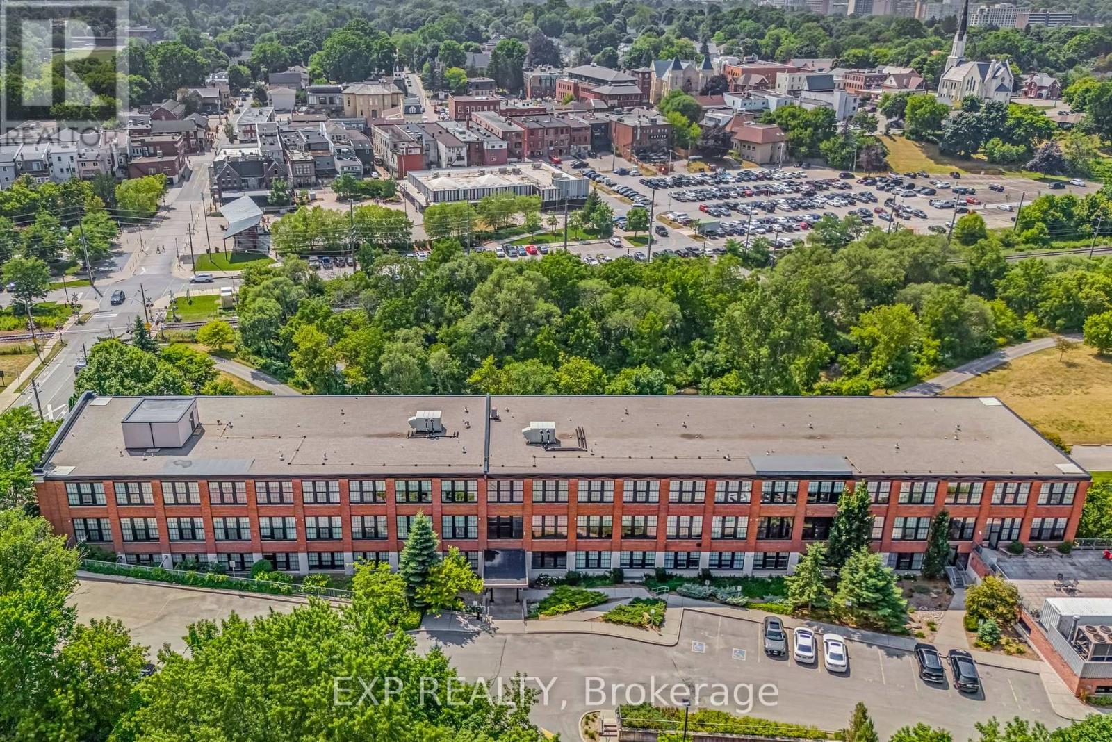 Photo 11 of 111 543 Timothy Street, Newmarket ON
