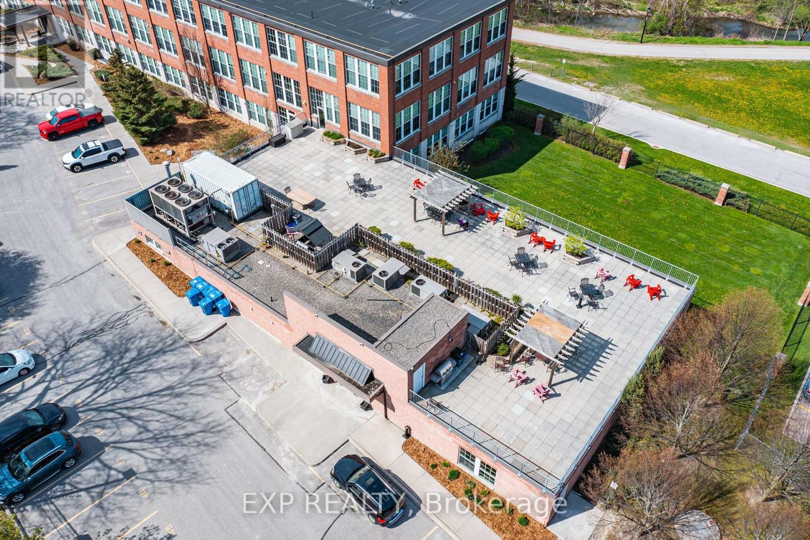 Photo 9 of 111 543 Timothy Street, Newmarket ON