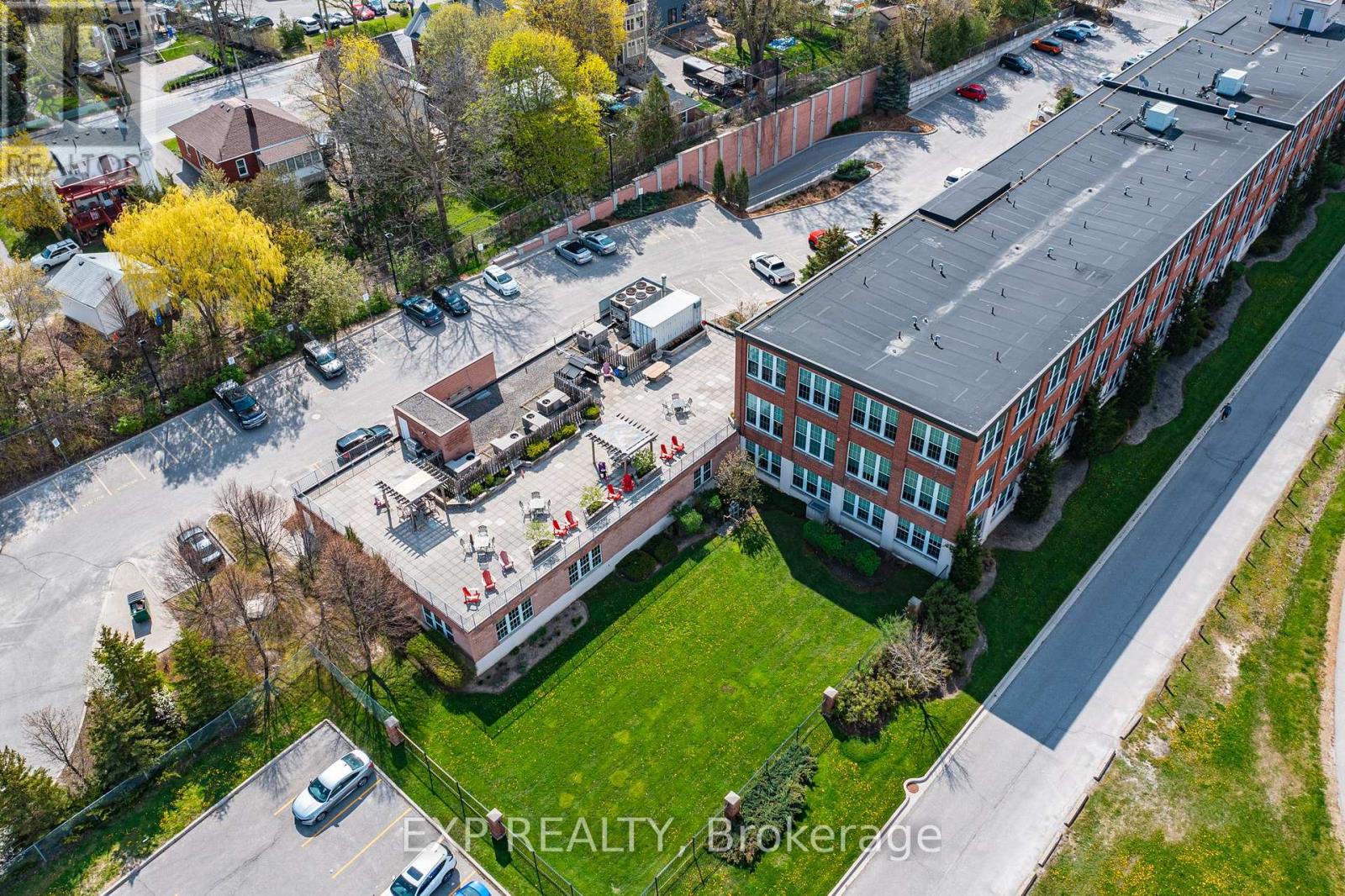 Photo 20 of 111 543 Timothy Street, Newmarket ON