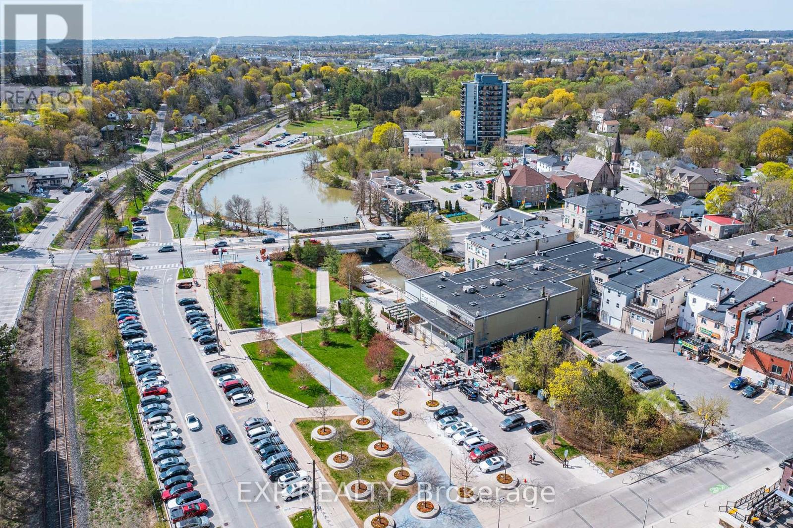 Photo 15 of 111 543 Timothy Street, Newmarket ON
