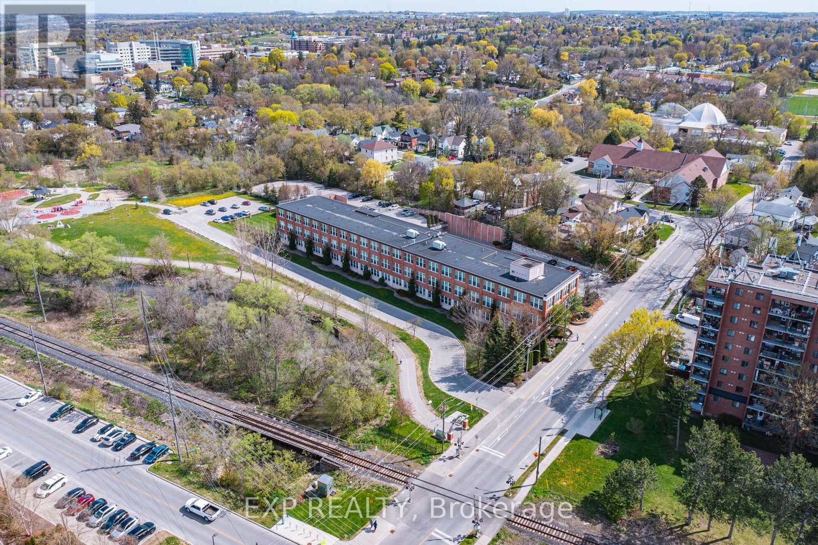 Photo 13 of 111 543 Timothy Street, Newmarket ON