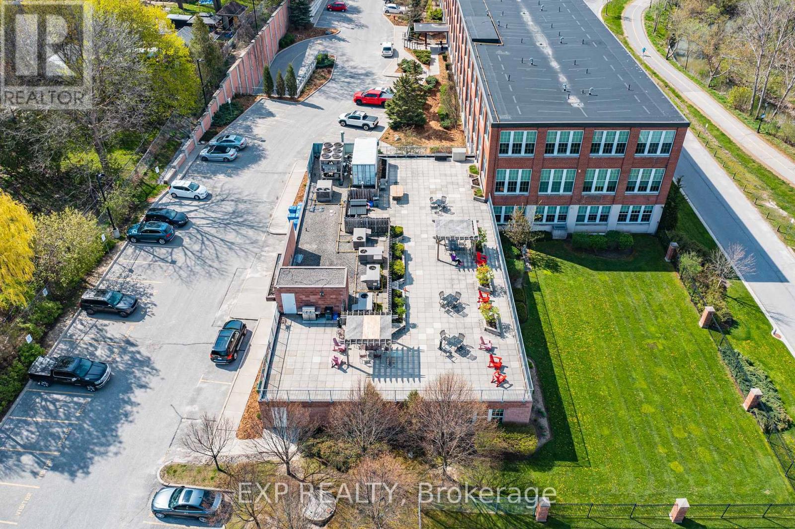Photo 14 of 111 543 Timothy Street, Newmarket ON