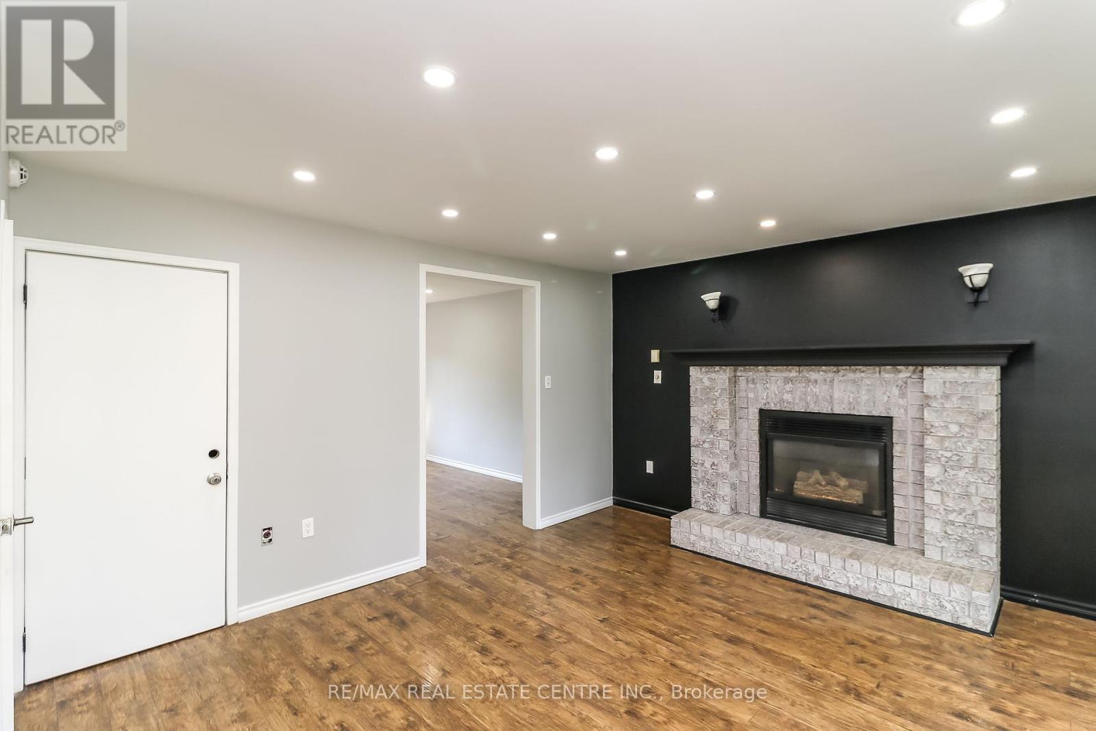 Single Family House for Sale in  CUNDLES ROAD W Barrie (Northwest) 