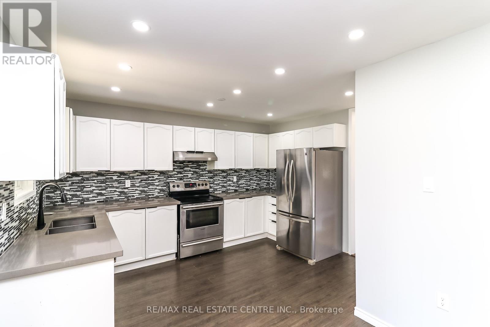 Single Family House for Sale in  CUNDLES ROAD W Barrie (Northwest) 