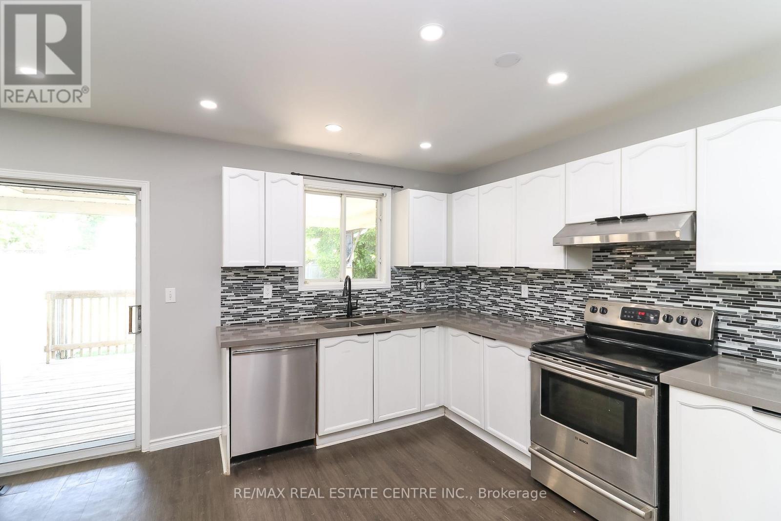Single Family House for Sale in  CUNDLES ROAD W Barrie (Northwest) 