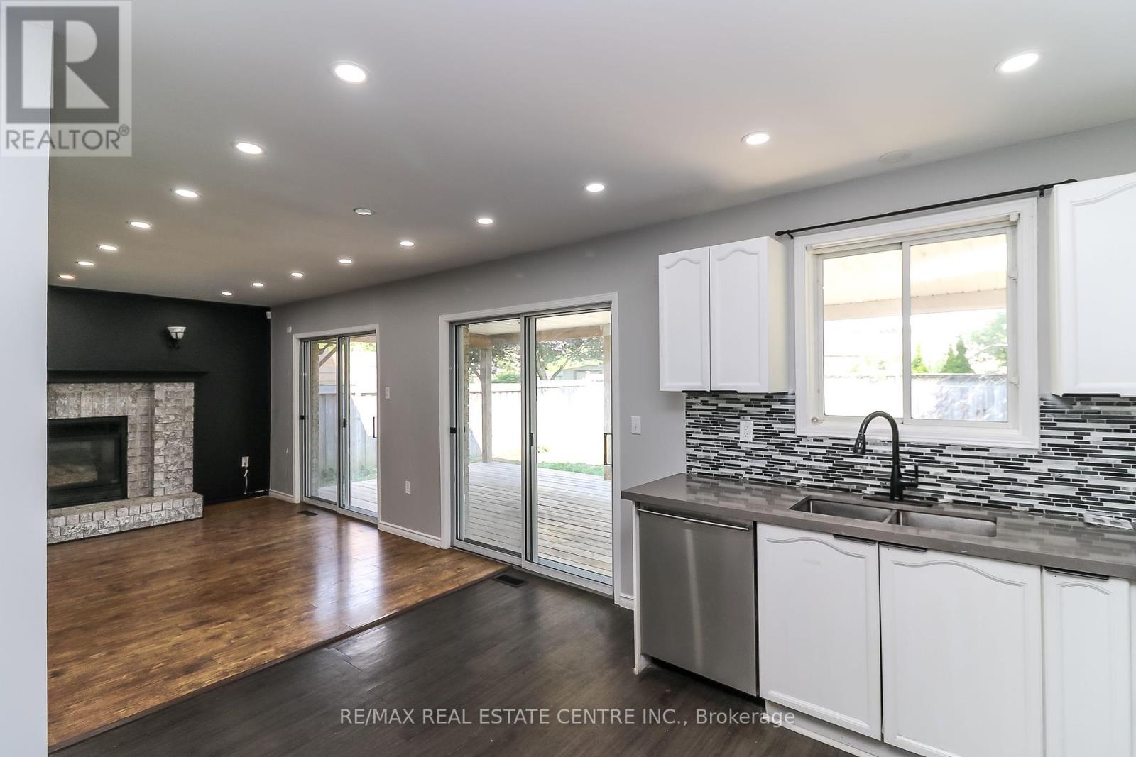 Single Family House for Sale in  CUNDLES ROAD W Barrie (Northwest) 