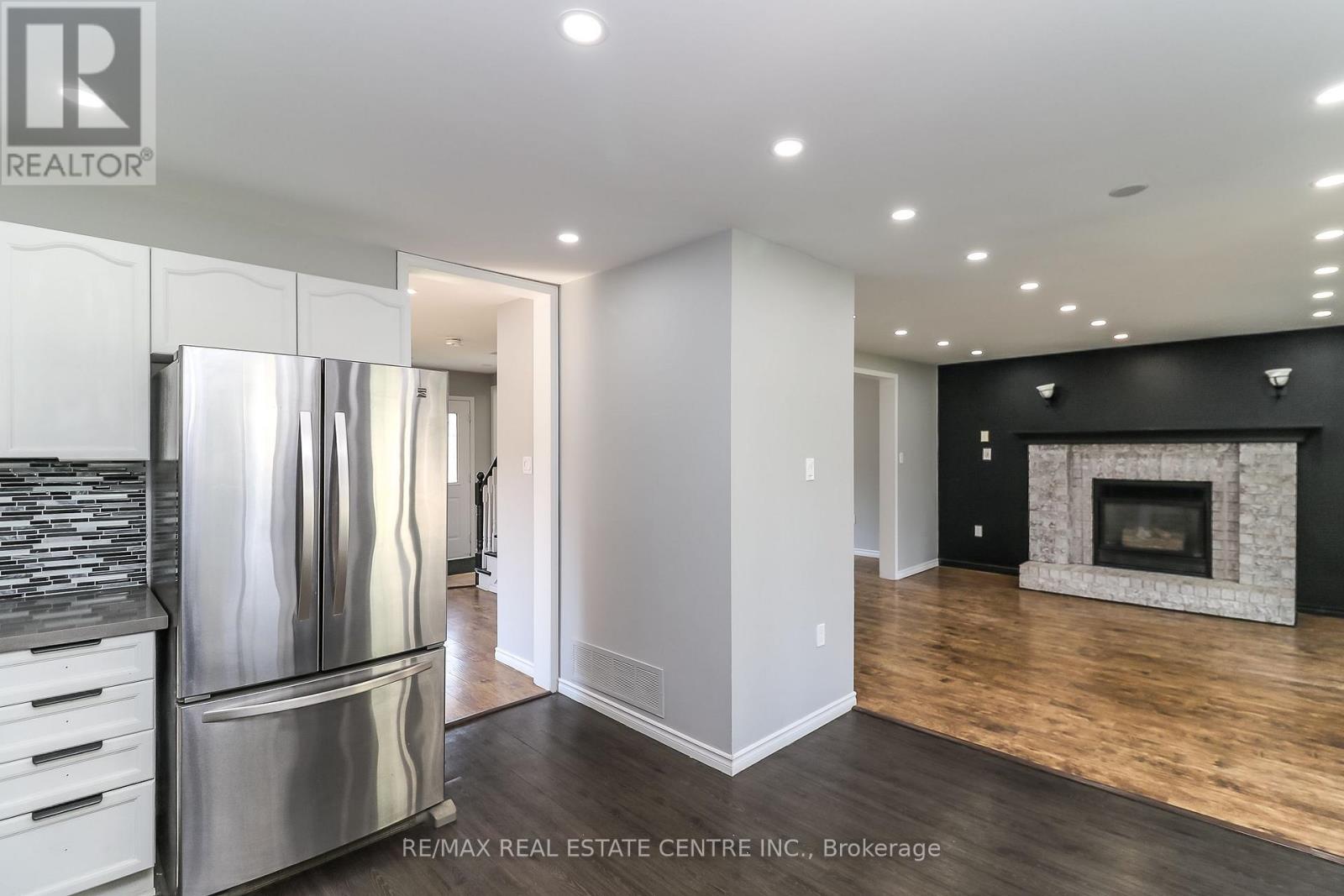 Single Family House for Sale in  CUNDLES ROAD W Barrie (Northwest) 