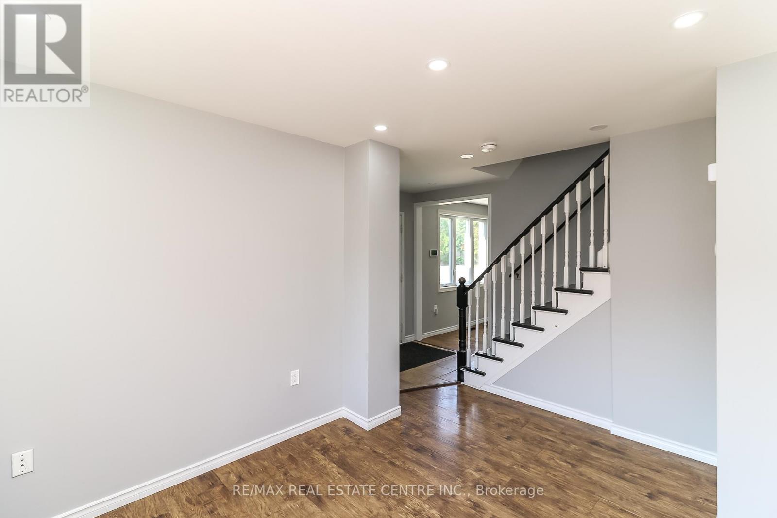 Single Family House for Sale in  CUNDLES ROAD W Barrie (Northwest) 