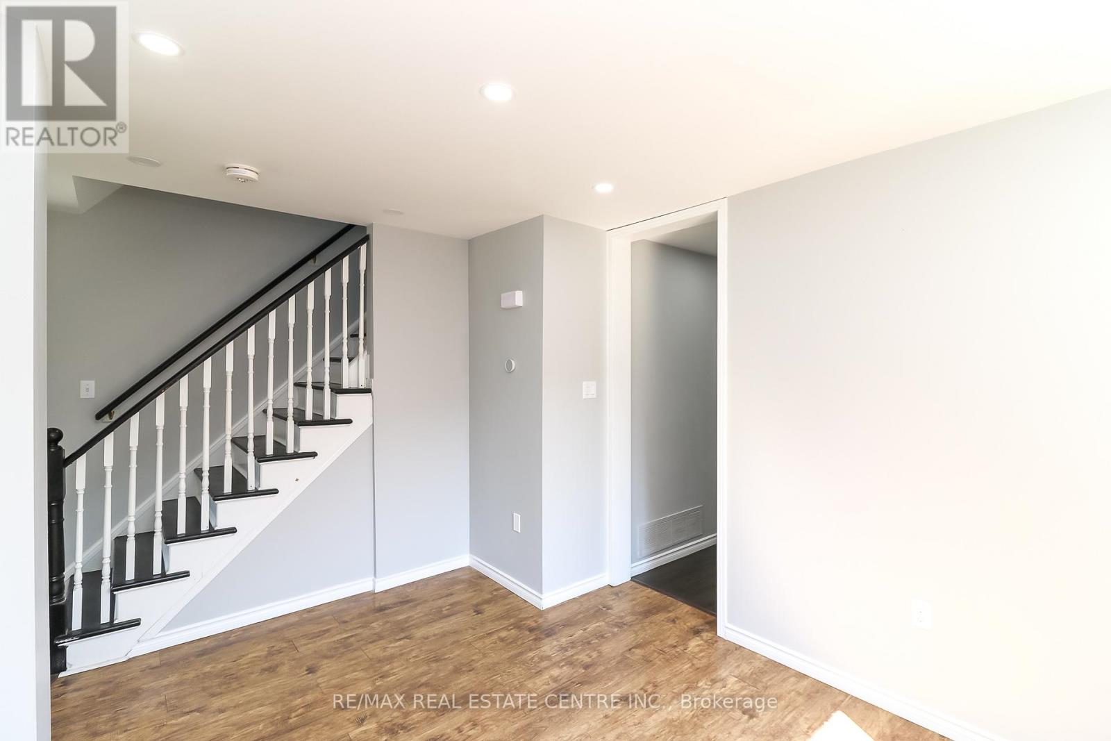 Single Family House for Sale in  CUNDLES ROAD W Barrie (Northwest) 