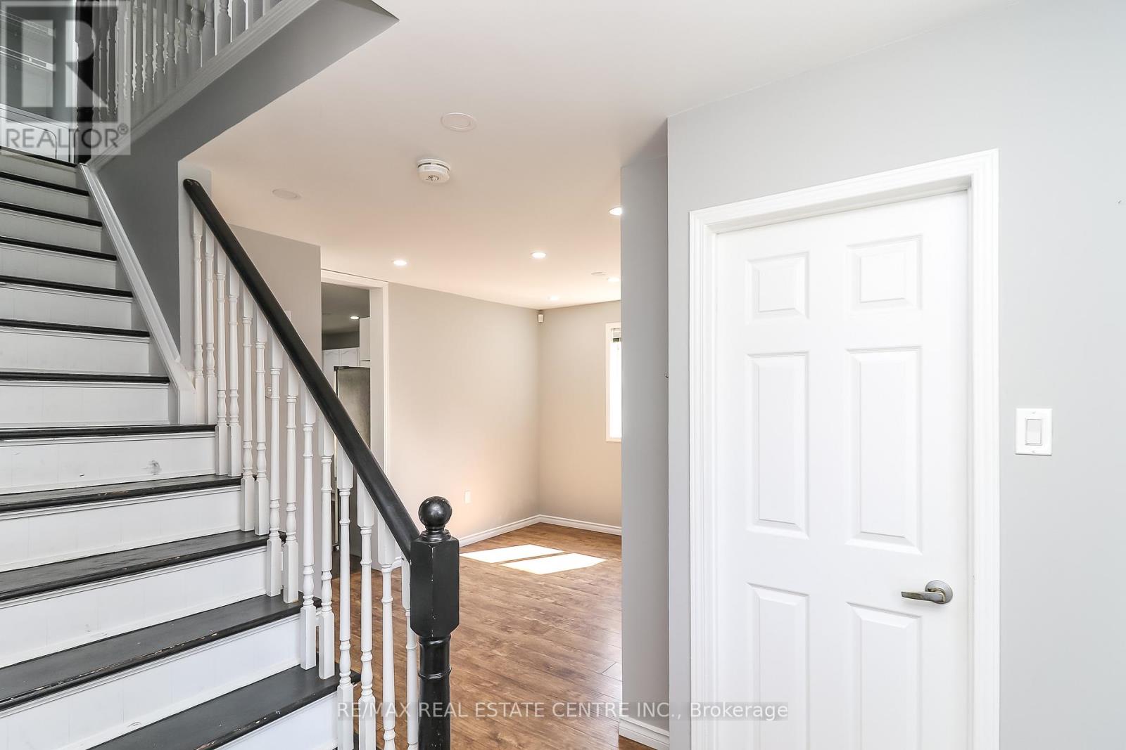 Single Family House for Sale in  CUNDLES ROAD W Barrie (Northwest) 