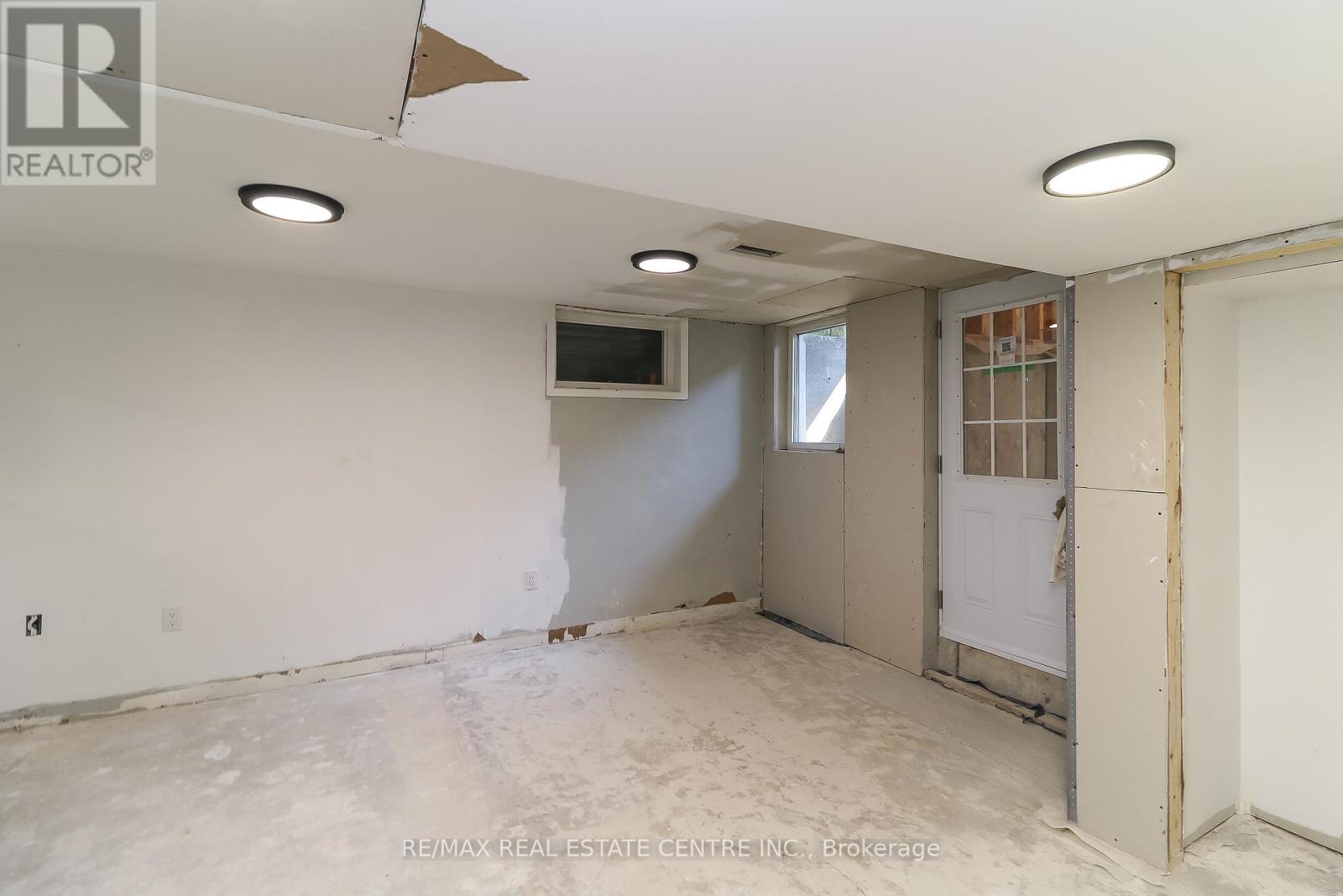 Single Family House for Sale in  CUNDLES ROAD W Barrie (Northwest) 