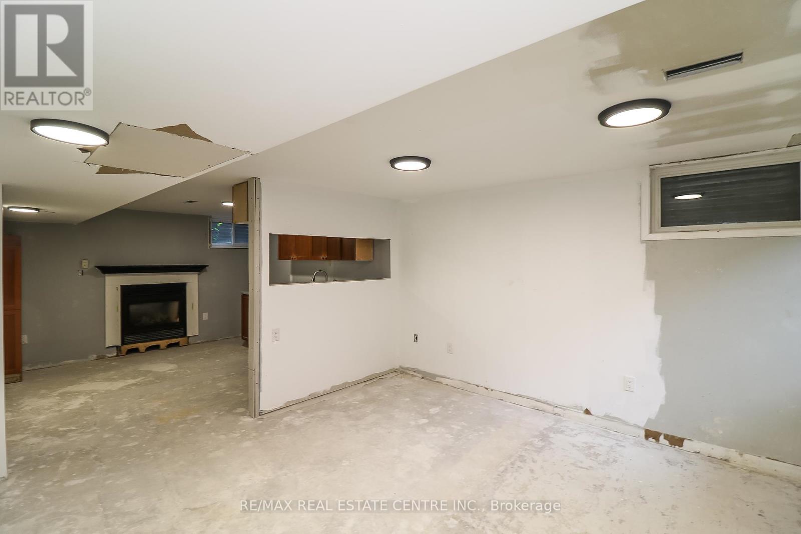 Single Family House for Sale in  CUNDLES ROAD W Barrie (Northwest) 