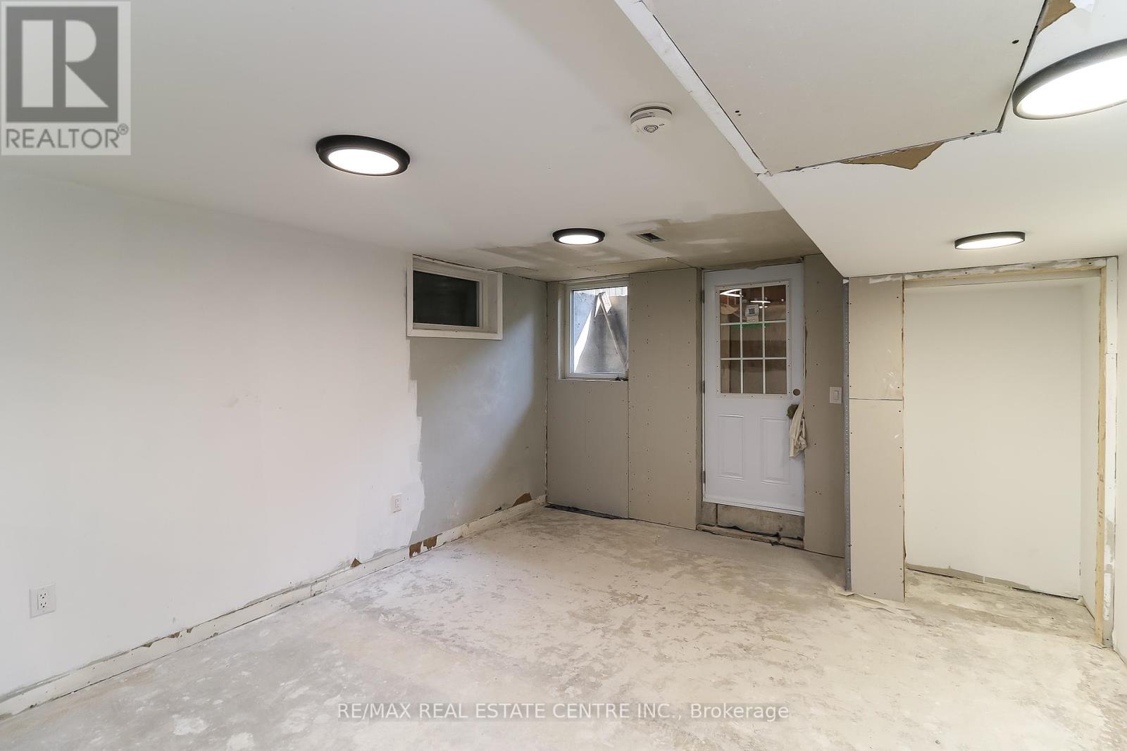 Single Family House for Sale in  CUNDLES ROAD W Barrie (Northwest) 