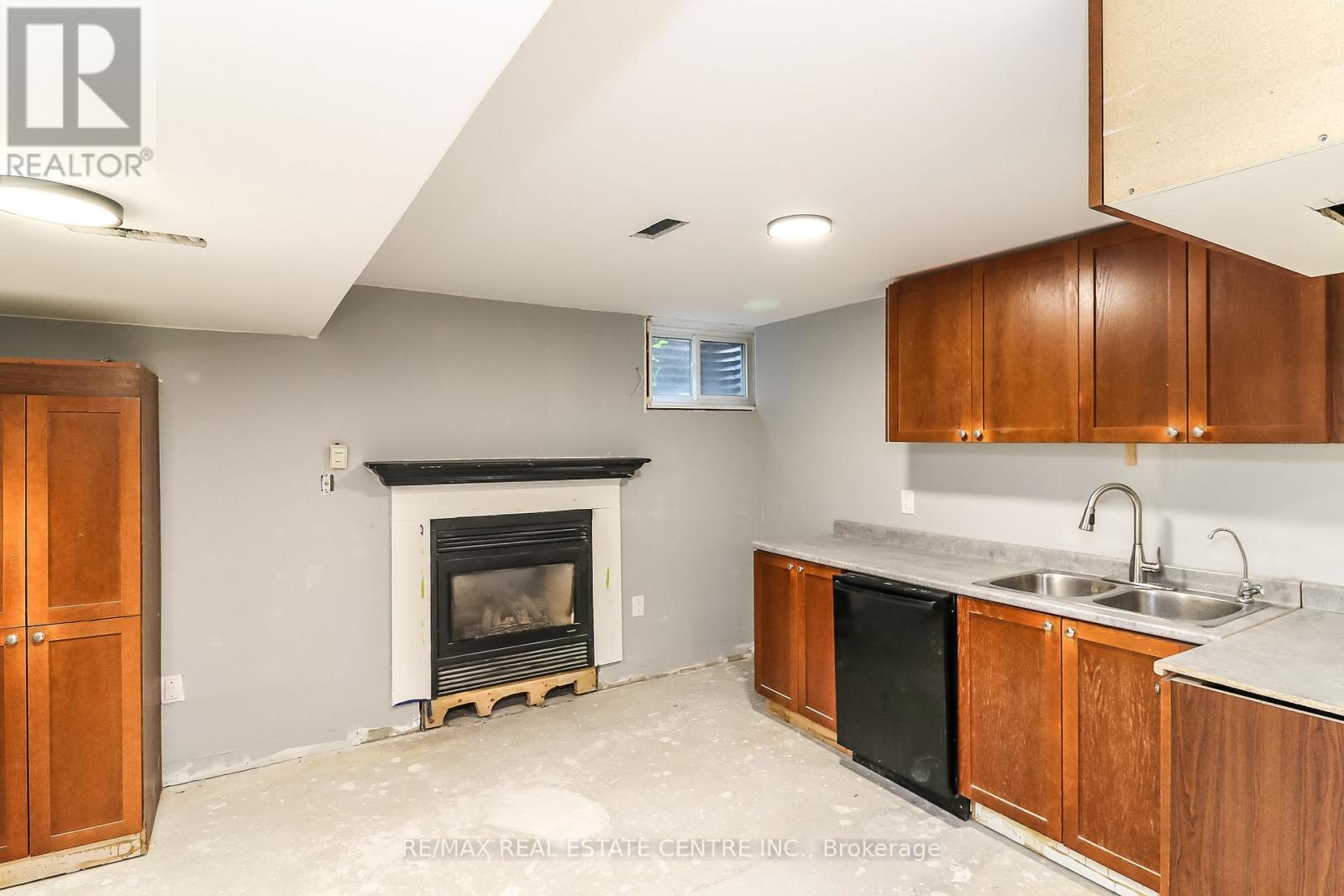 Single Family House for Sale in  CUNDLES ROAD W Barrie (Northwest) 