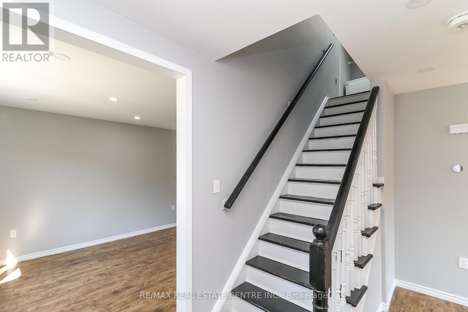 Single Family House for Sale in  CUNDLES ROAD W Barrie (Northwest) 