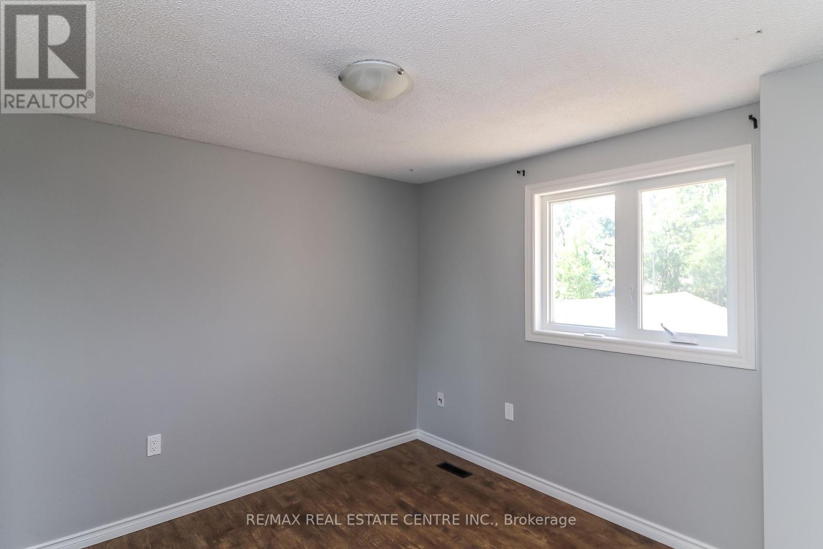 Single Family House for Sale in  CUNDLES ROAD W Barrie (Northwest) 