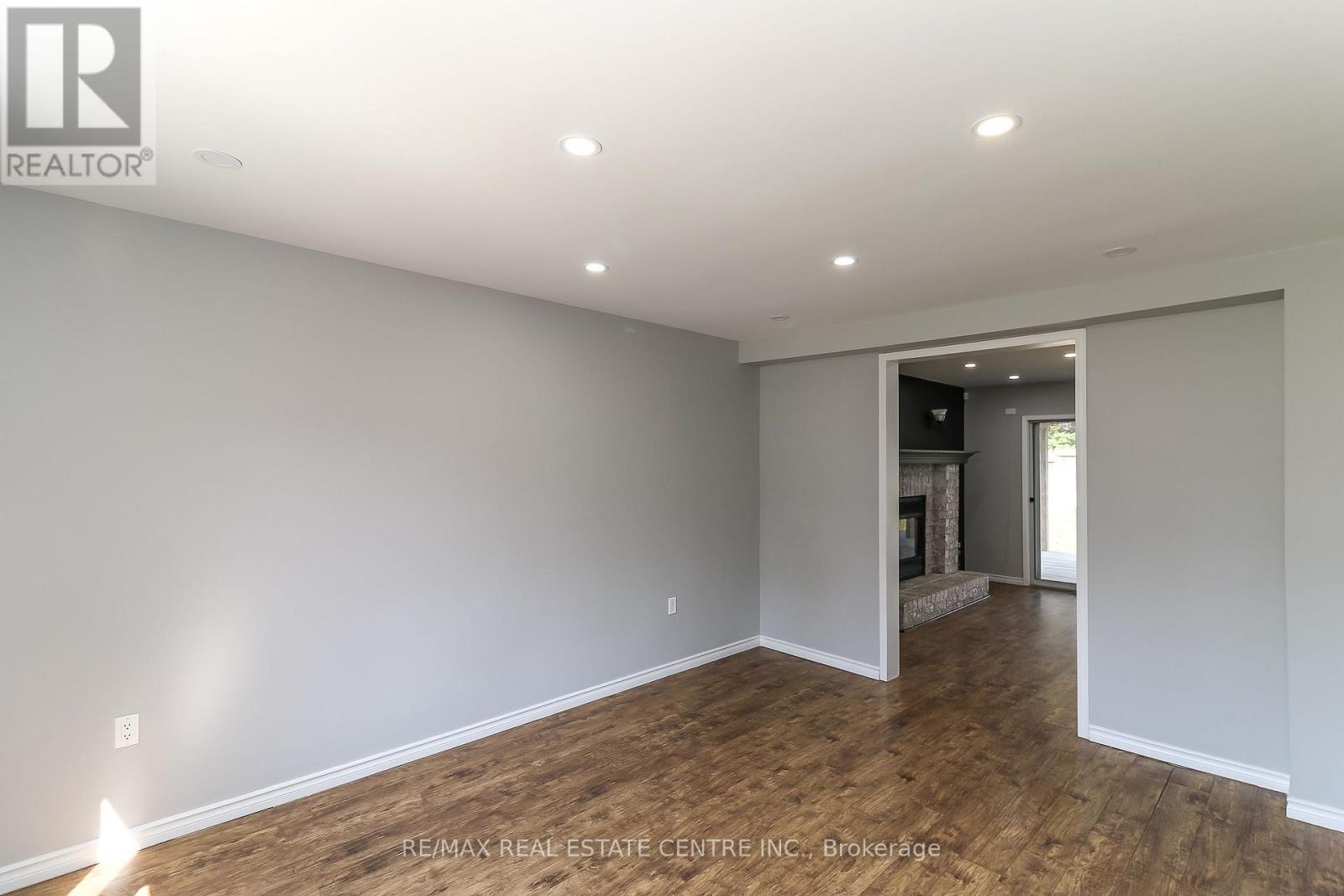 Single Family House for Sale in  CUNDLES ROAD W Barrie (Northwest) 