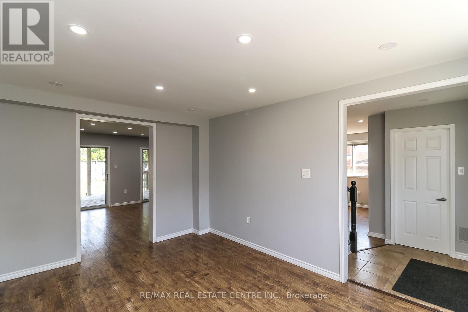 Single Family House for Sale in  CUNDLES ROAD W Barrie (Northwest) 