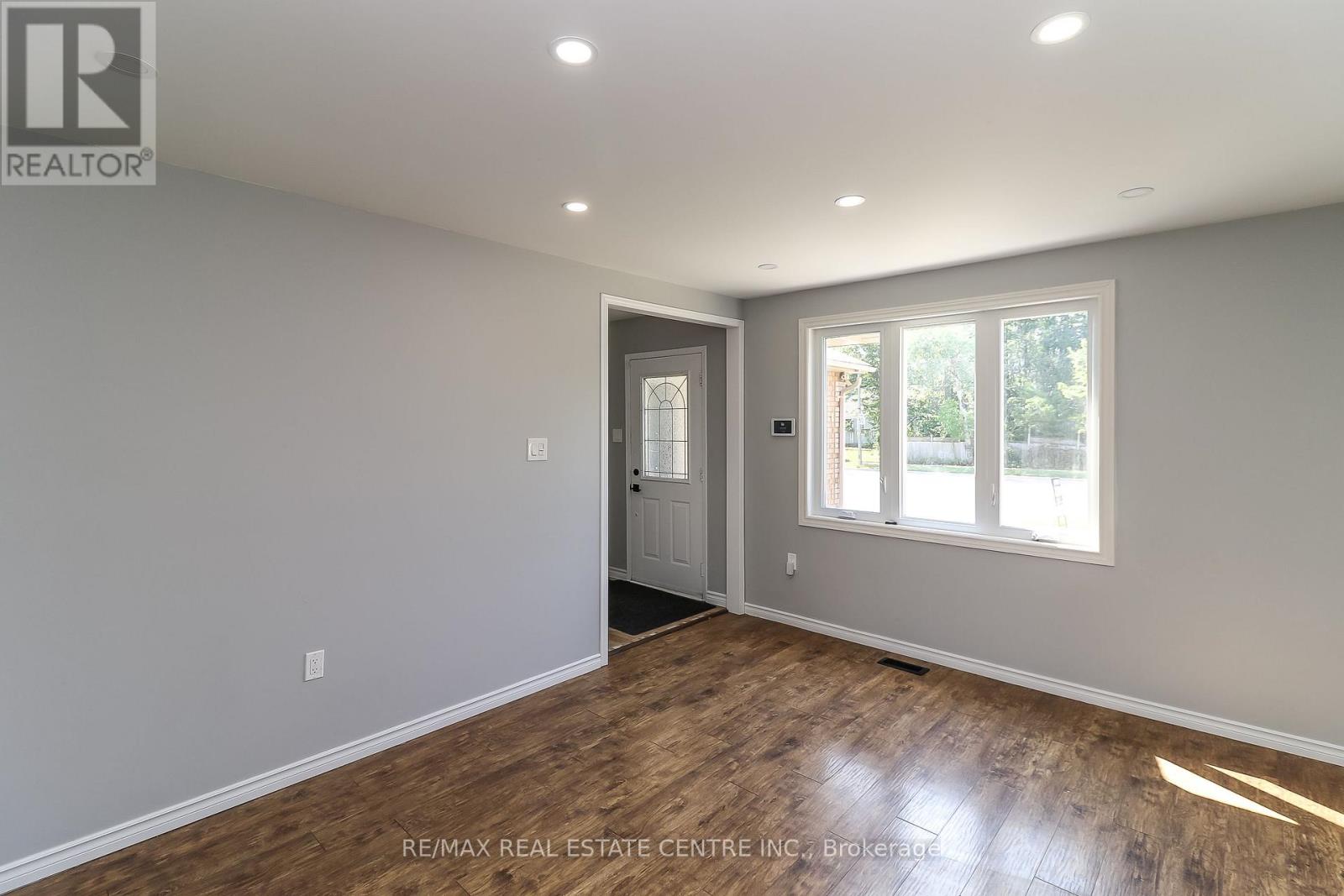 Single Family House for Sale in  CUNDLES ROAD W Barrie (Northwest) 