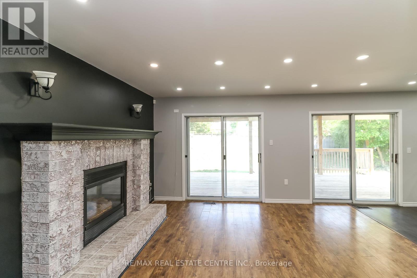Single Family House for Sale in  CUNDLES ROAD W Barrie (Northwest) 