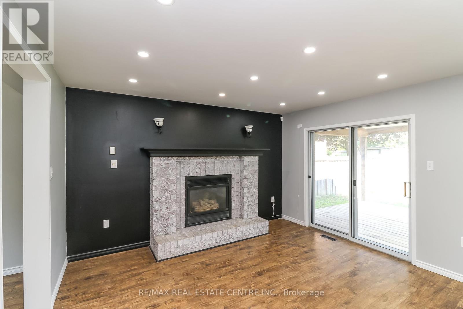 Single Family House for Sale in  CUNDLES ROAD W Barrie (Northwest) 