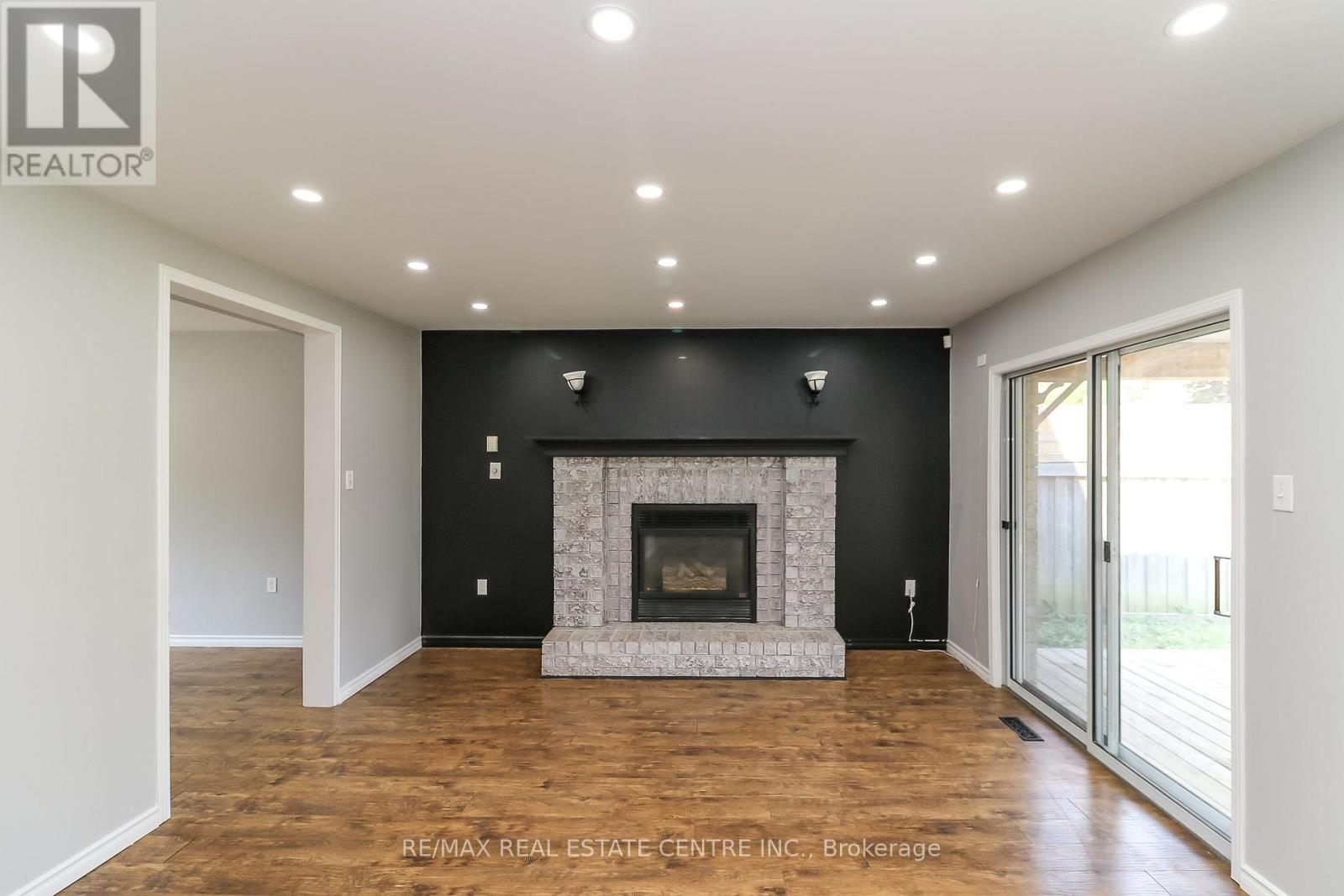 Single Family House for Sale in  CUNDLES ROAD W Barrie (Northwest) 