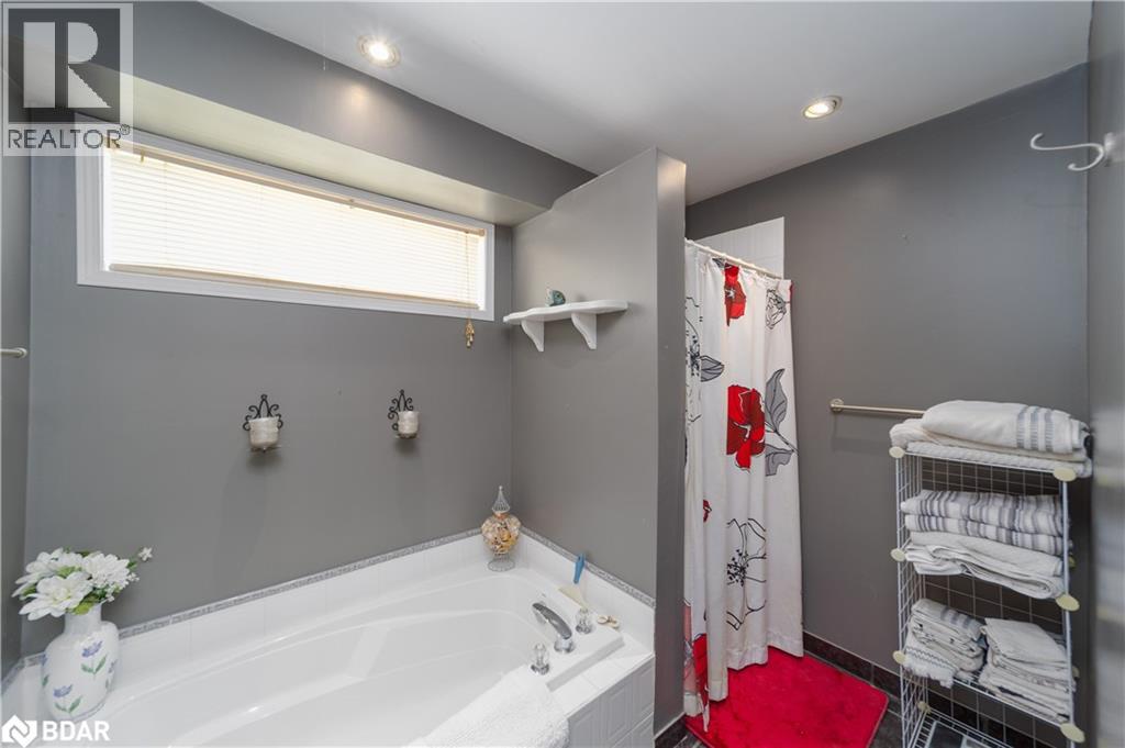 Photo 28 of 86 Donald Street, Barrie ON