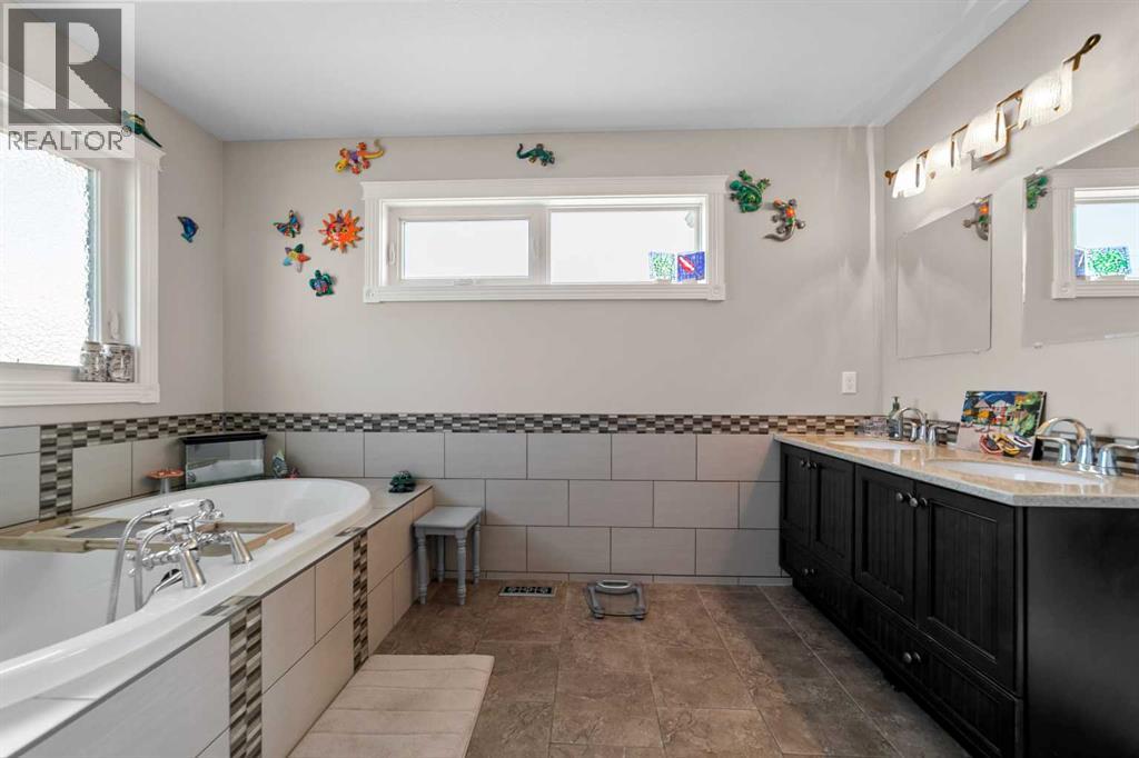 Photo 18 of 3701 68 A Street W, Camrose AB