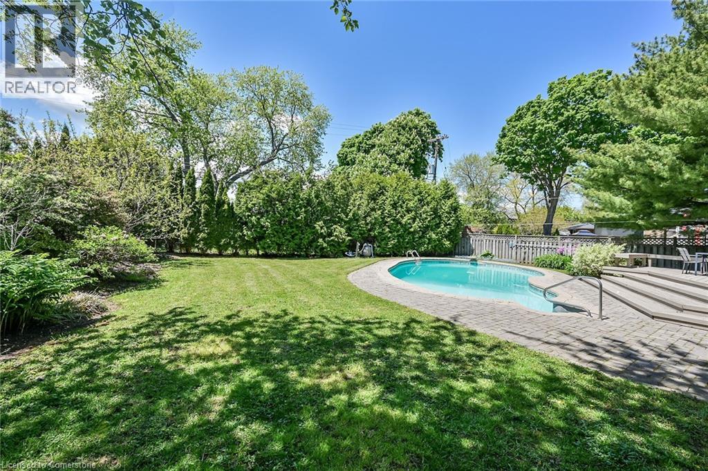 Photo 26 of 128 Oneida Boulevard, Ancaster ON