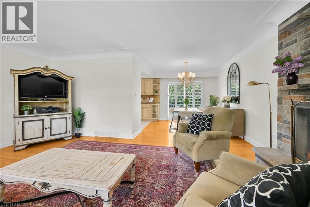 Photo 18 of 128 Oneida Boulevard, Ancaster ON