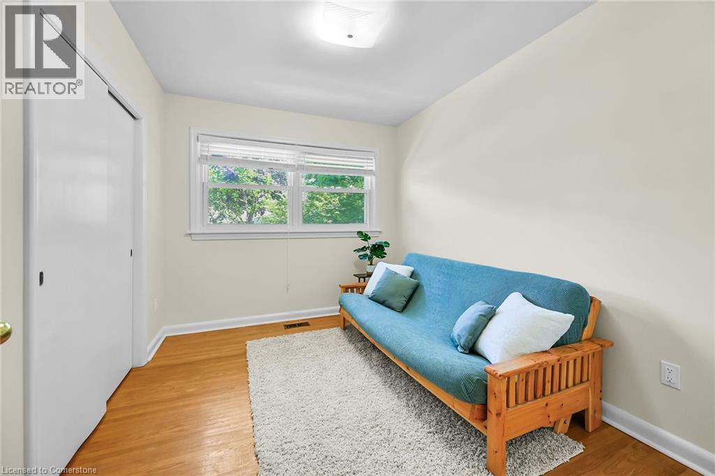 Photo 34 of 128 Oneida Boulevard, Ancaster ON