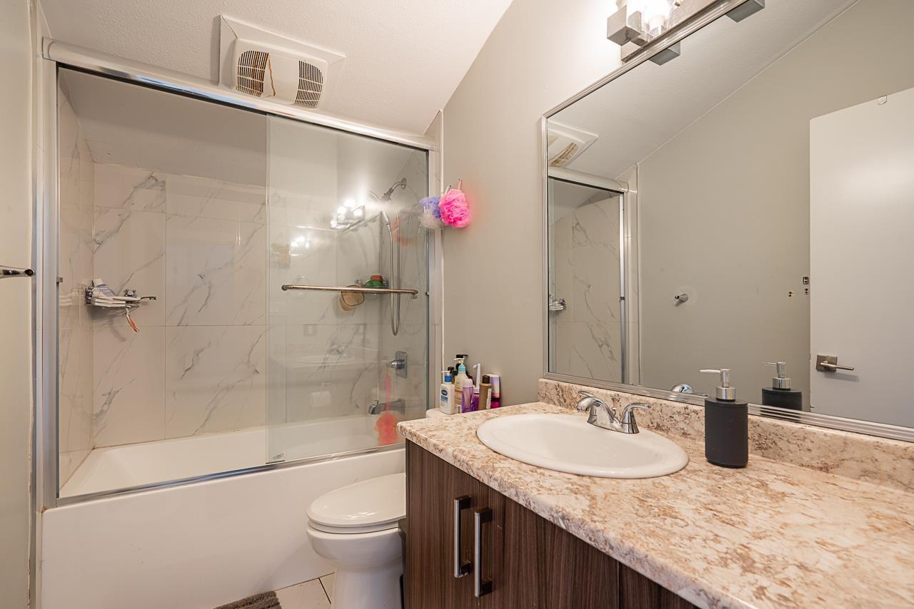 Photo 23 of 19273 80 Avenue, Surrey BC