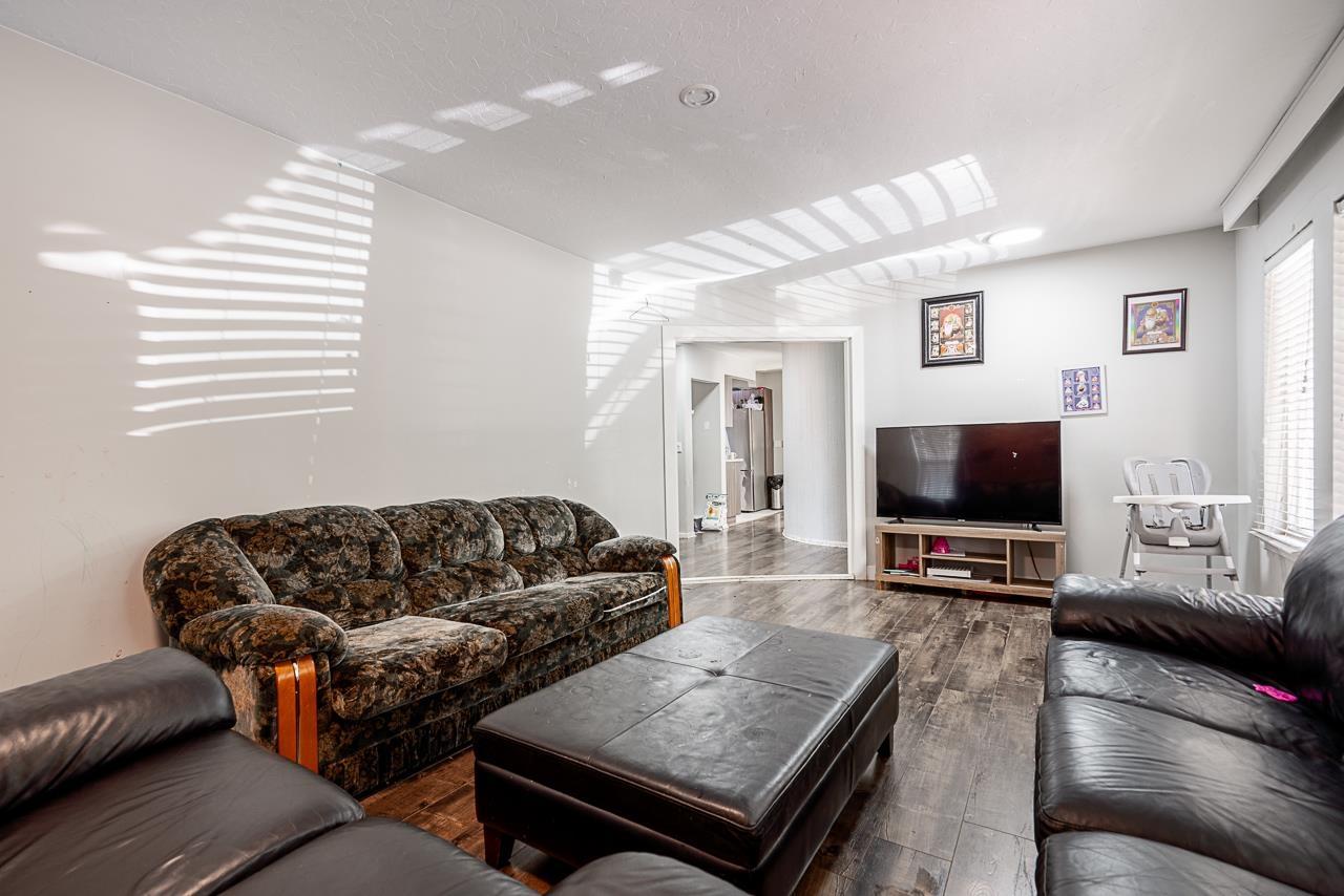 Photo 10 of 19273 80 Avenue, Surrey BC
