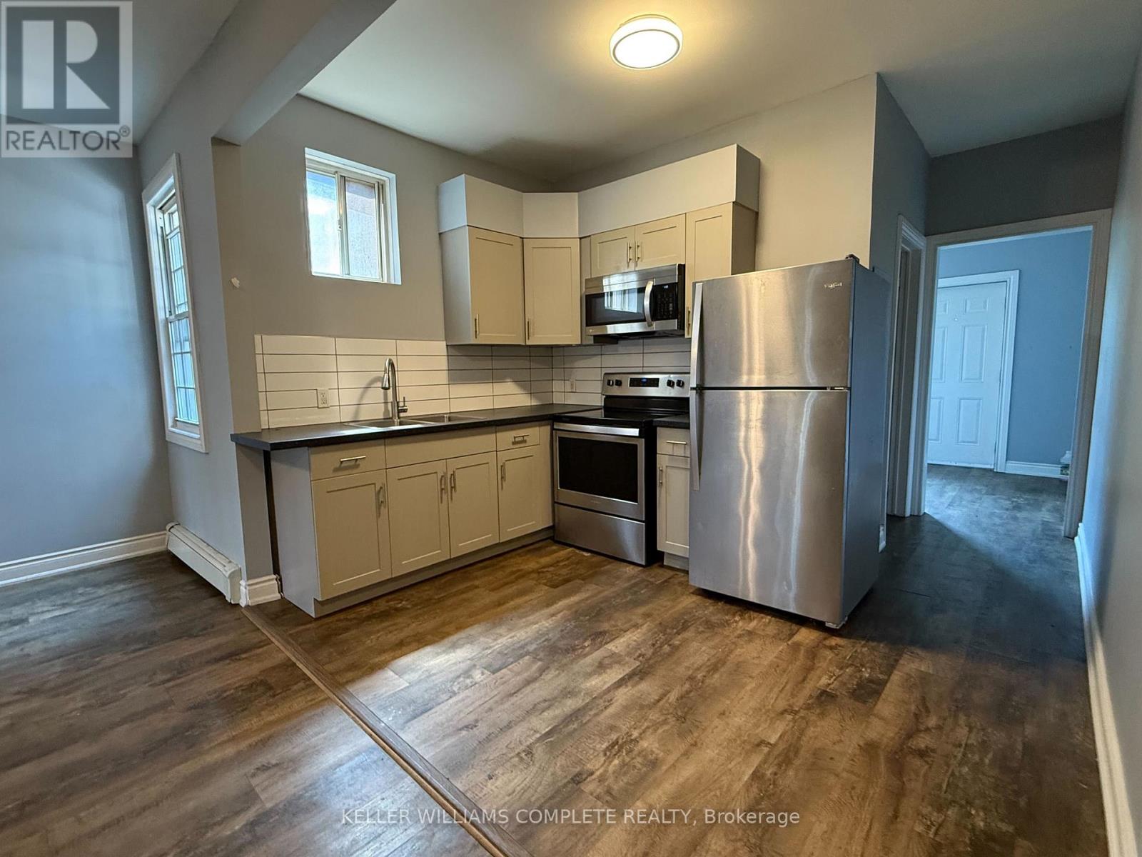 Photo 13 of 2 590 Main Street E, Hamilton ON