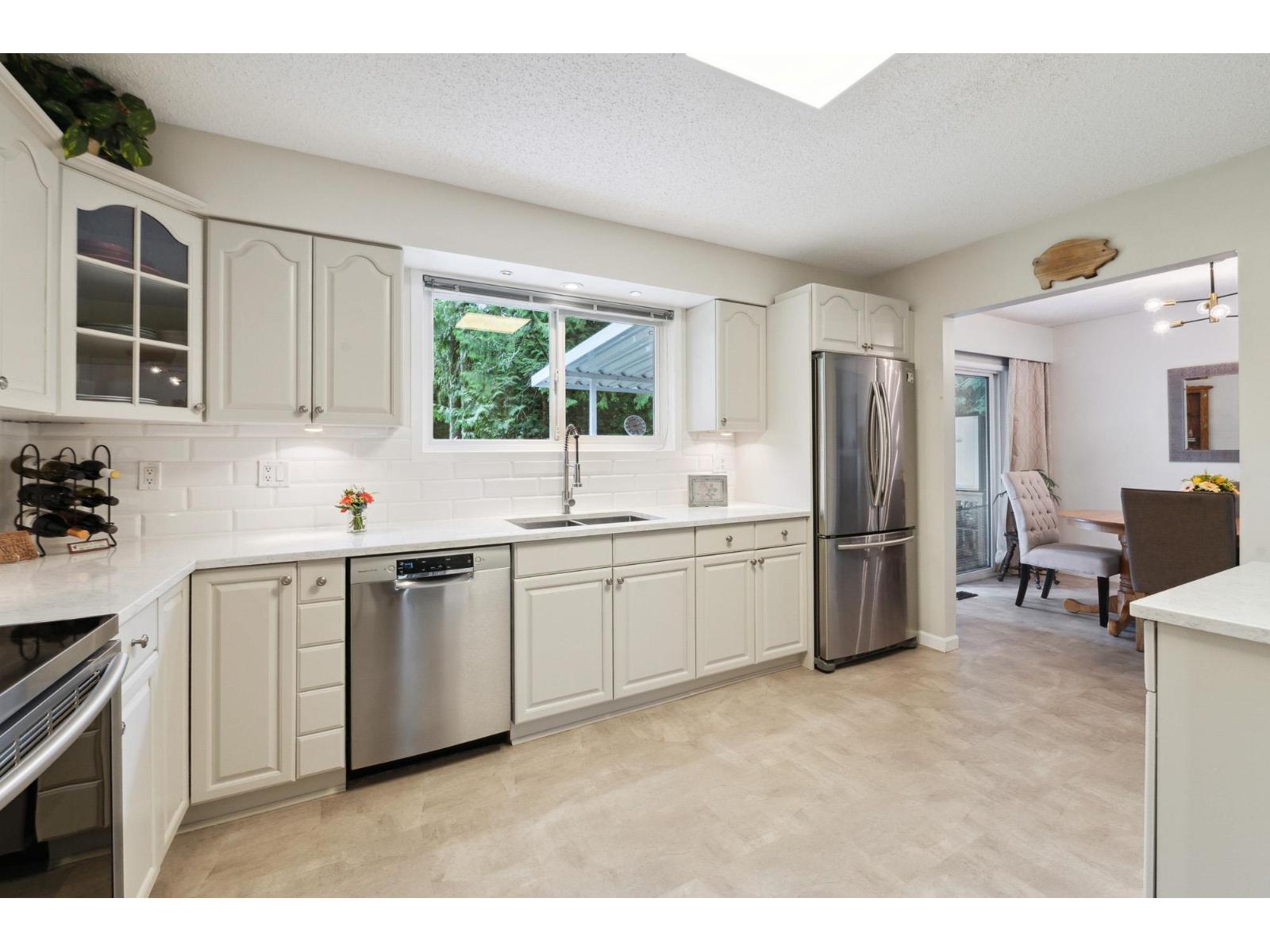 Photo 12 of 4037 196 A Street, Langley BC