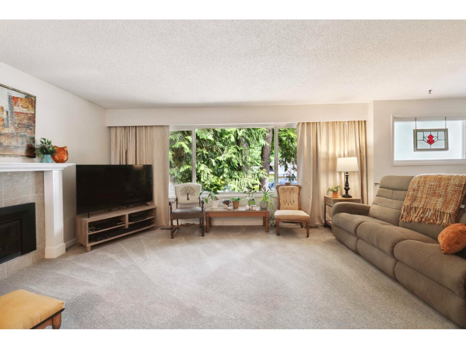 Photo 4 of 4037 196 A Street, Langley BC