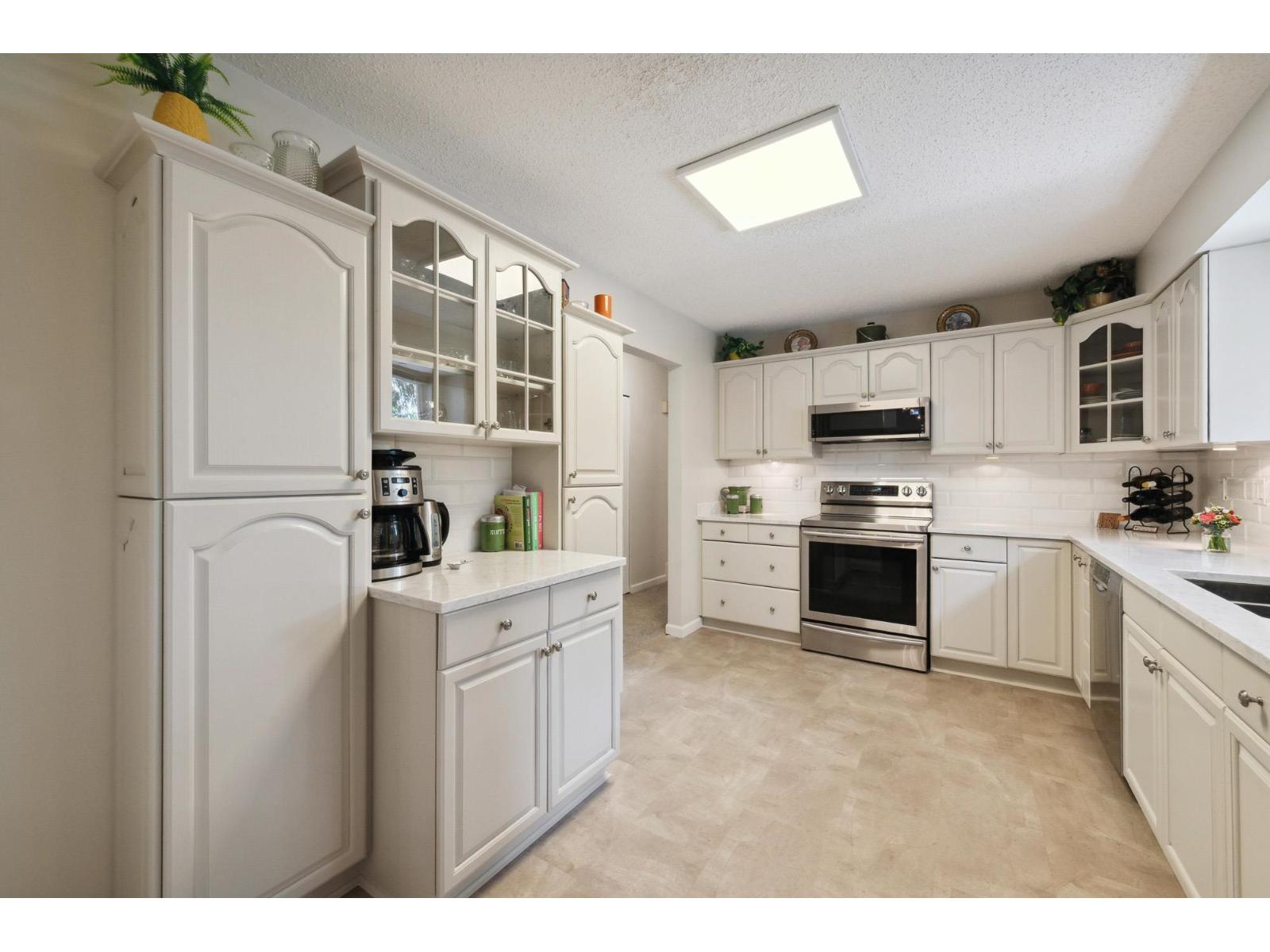 Photo 11 of 4037 196 A Street, Langley BC