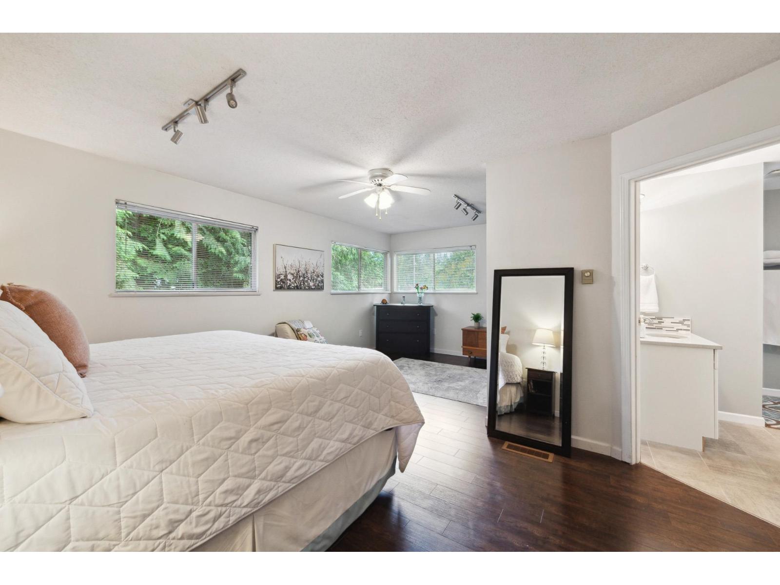 Photo 16 of 4037 196 A Street, Langley BC