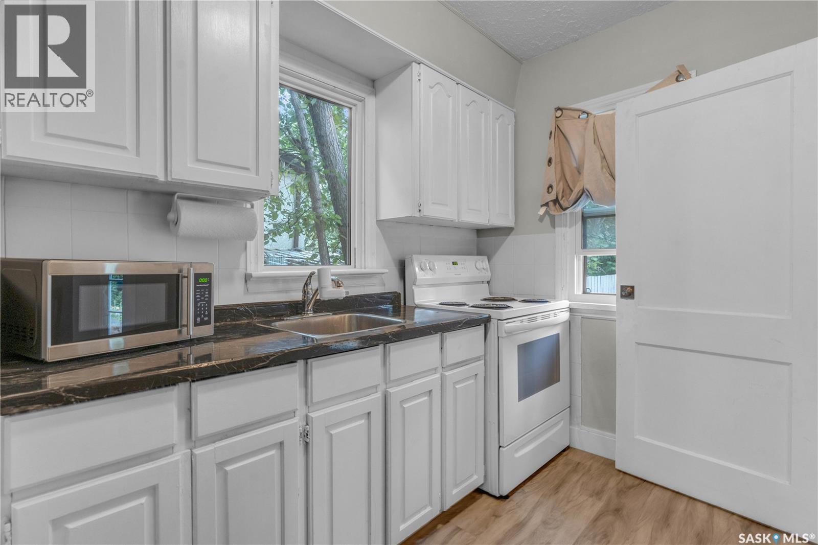 Photo 4 of 1149 Elphinstone Street, Regina SK