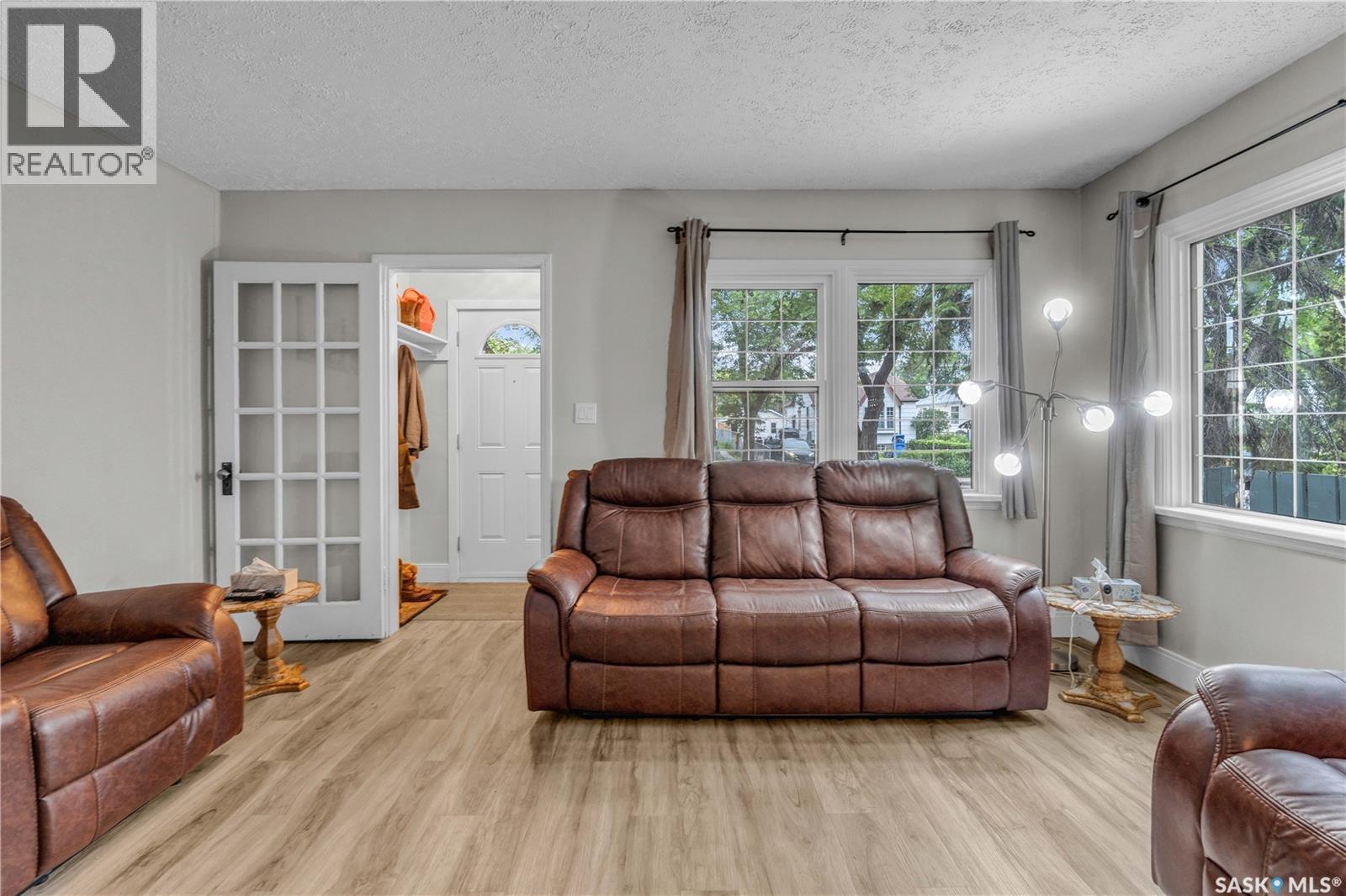 Photo 3 of 1149 Elphinstone Street, Regina SK