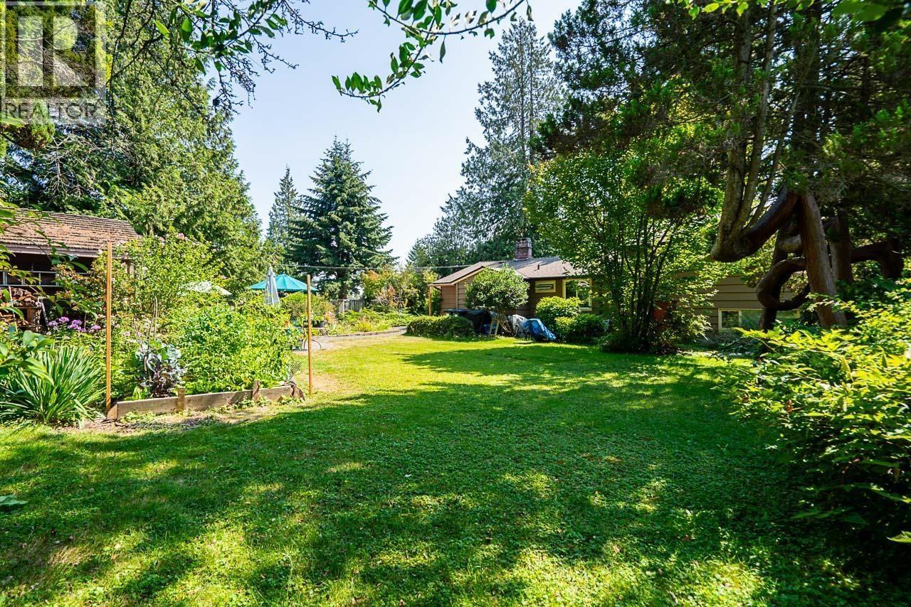 894 E 13TH STREET, North Vancouver