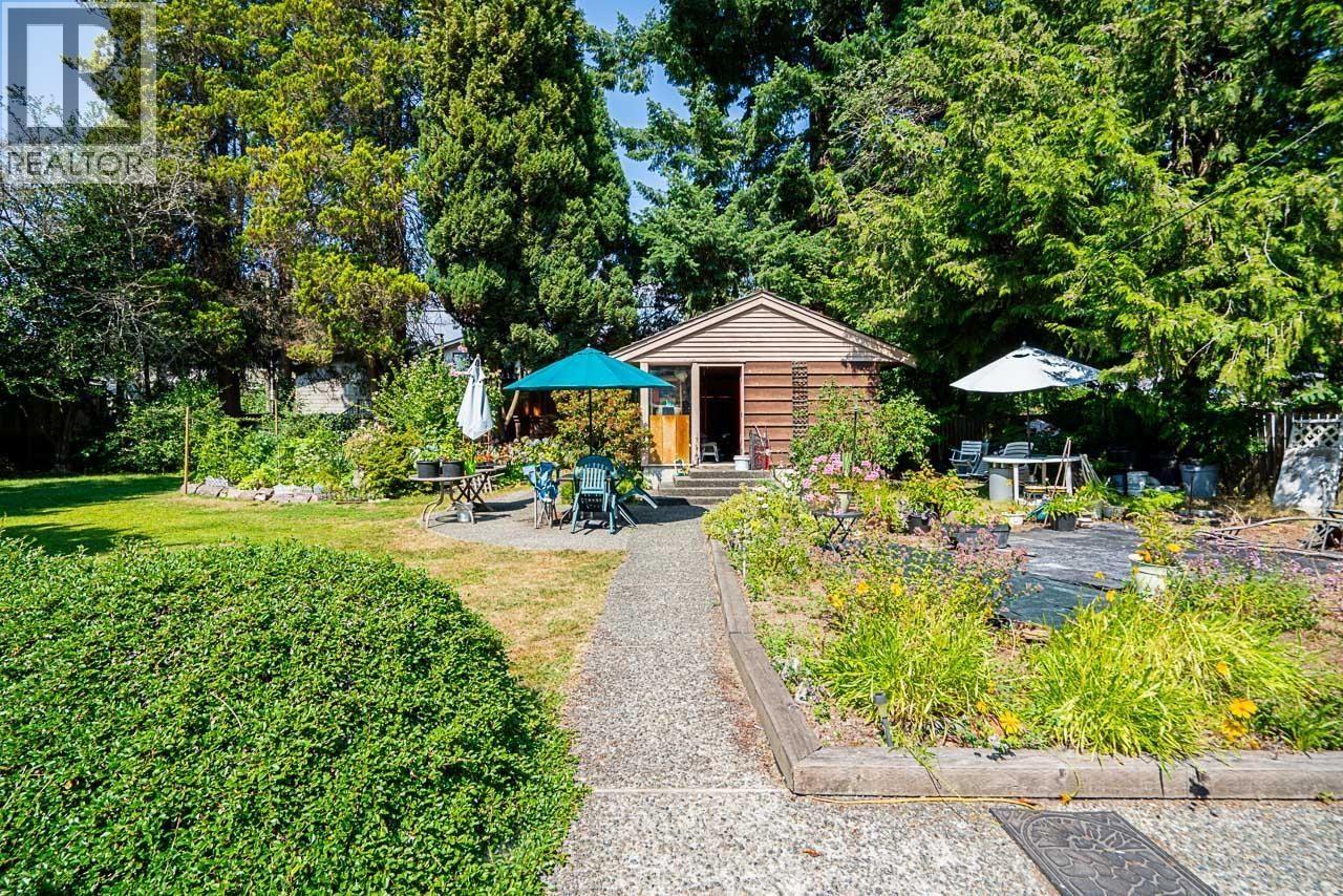 894 E 13TH STREET, North Vancouver