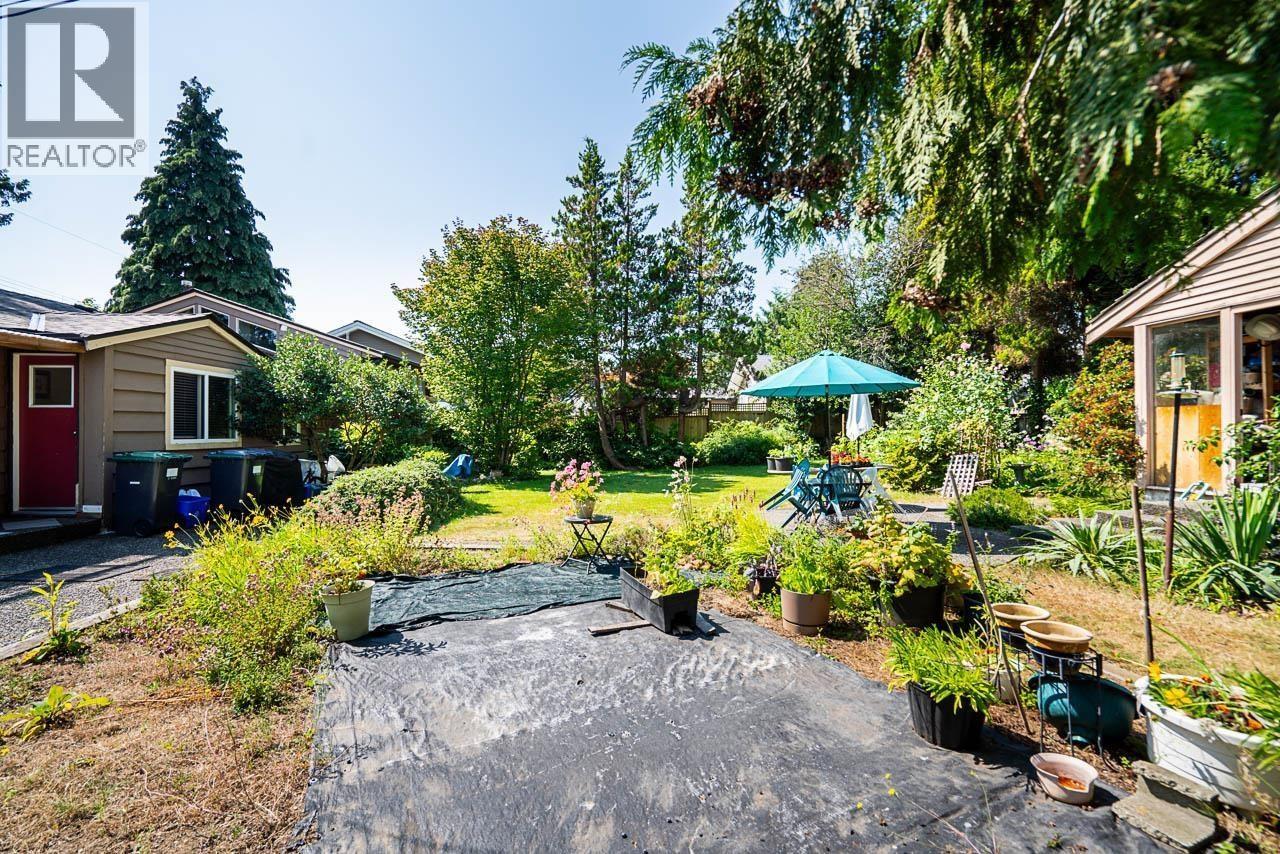894 E 13TH STREET, North Vancouver