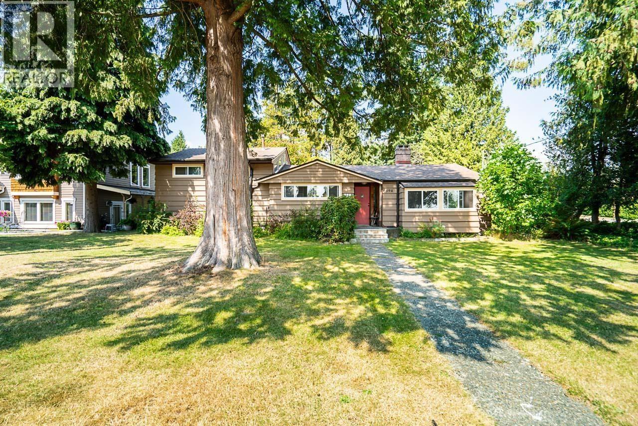 894 E 13TH STREET, North Vancouver