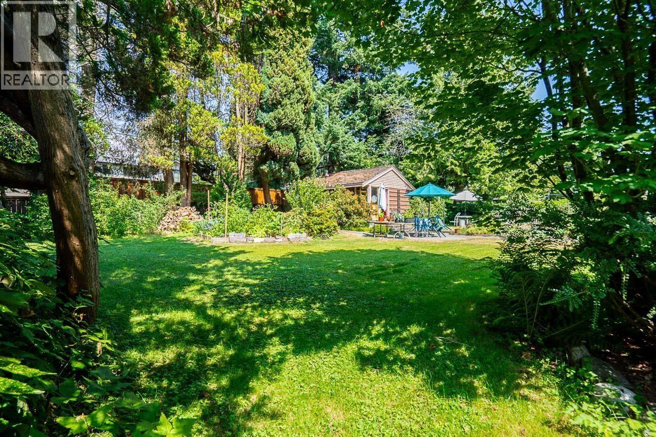 894 E 13TH STREET, North Vancouver